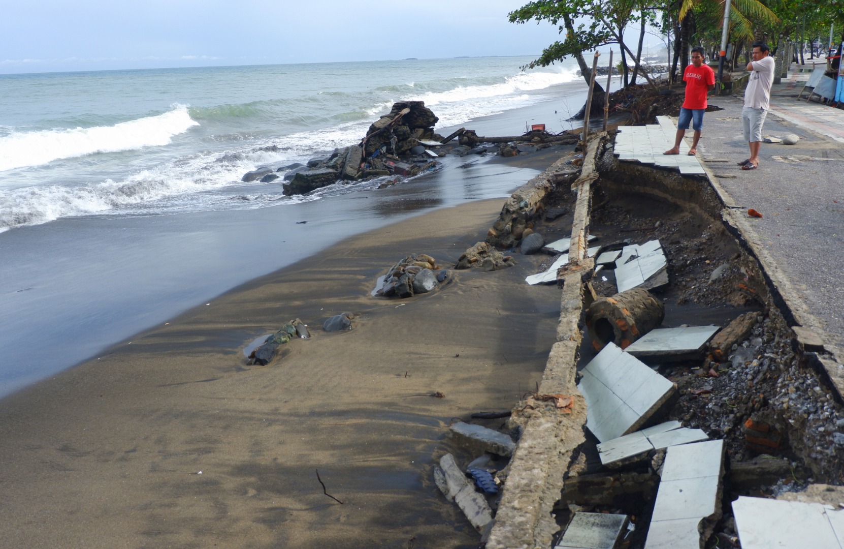 Abrasi Pedestrian Pantai Padang