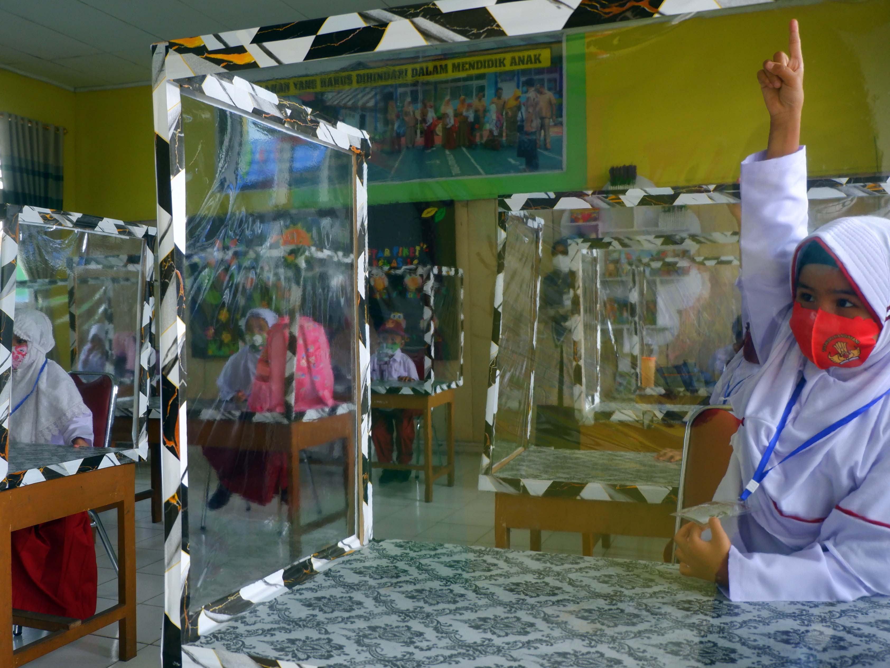 Belajar Secara Tatap Muka Gunakan Sekat