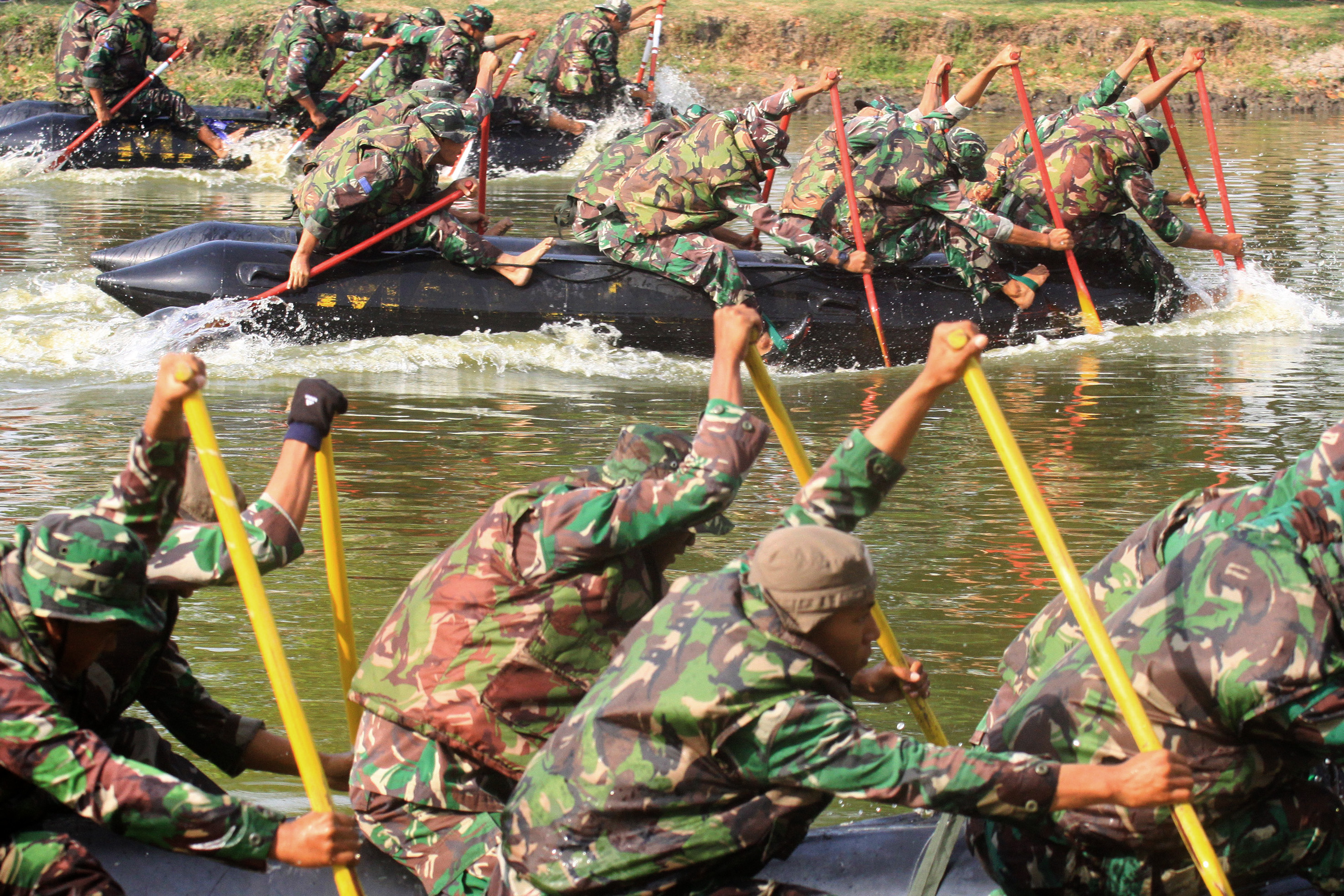 Lomba Dayung Perahu Karet Marinir