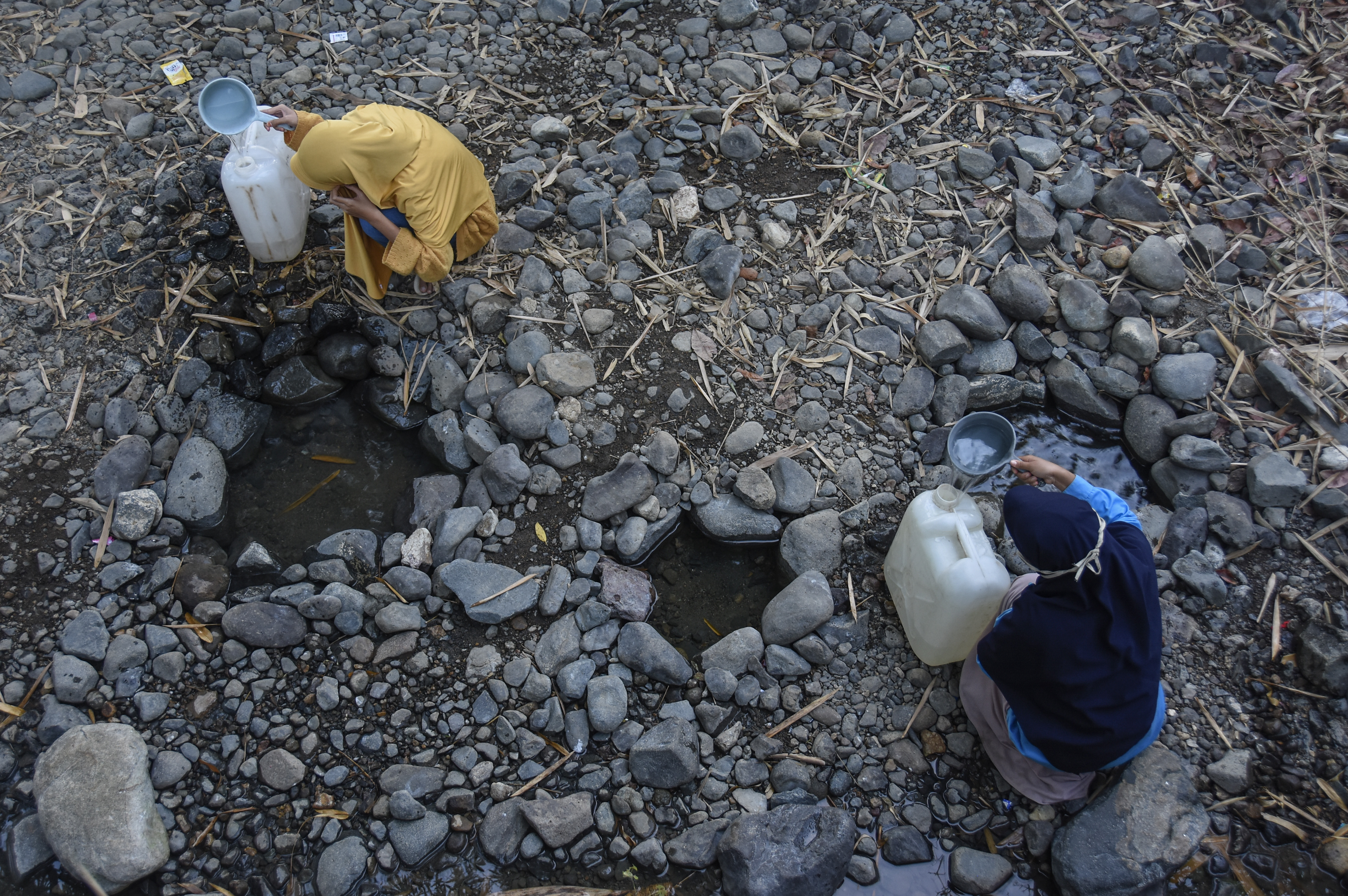  Kesulitan Mendapatkan Air Bersih 