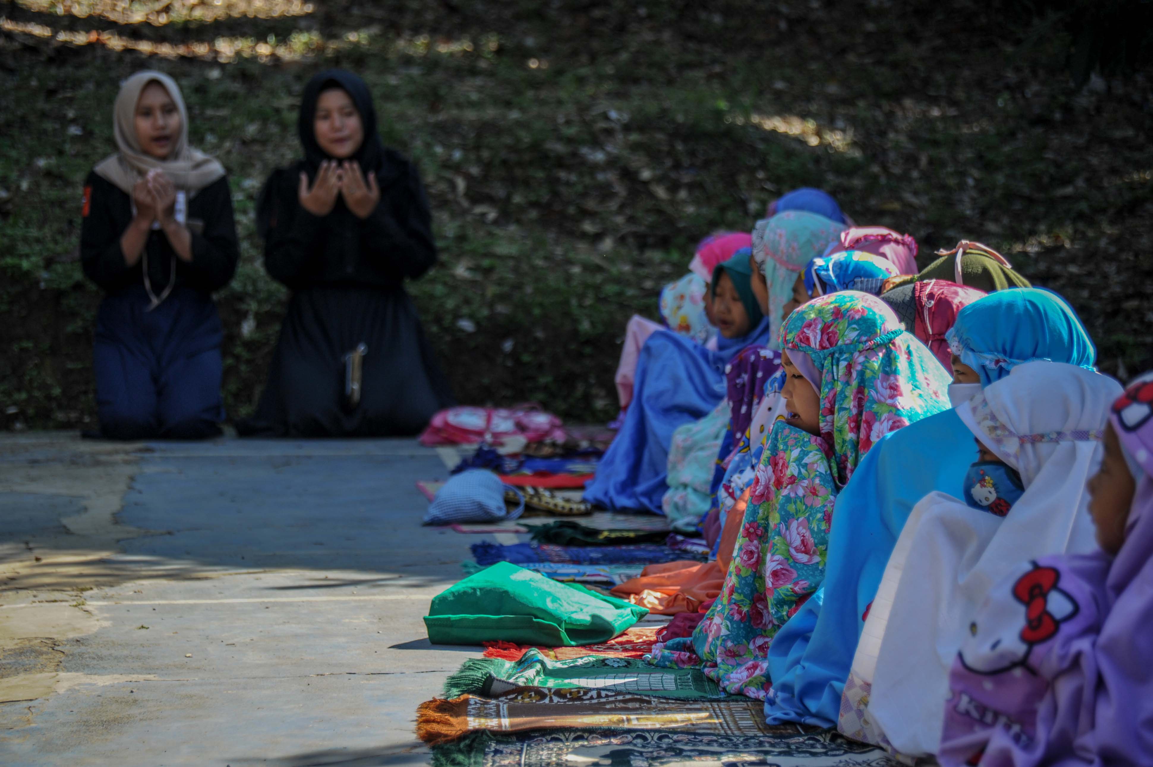 Kegiatan Belajar Gratis Relawab Karang Tarunan