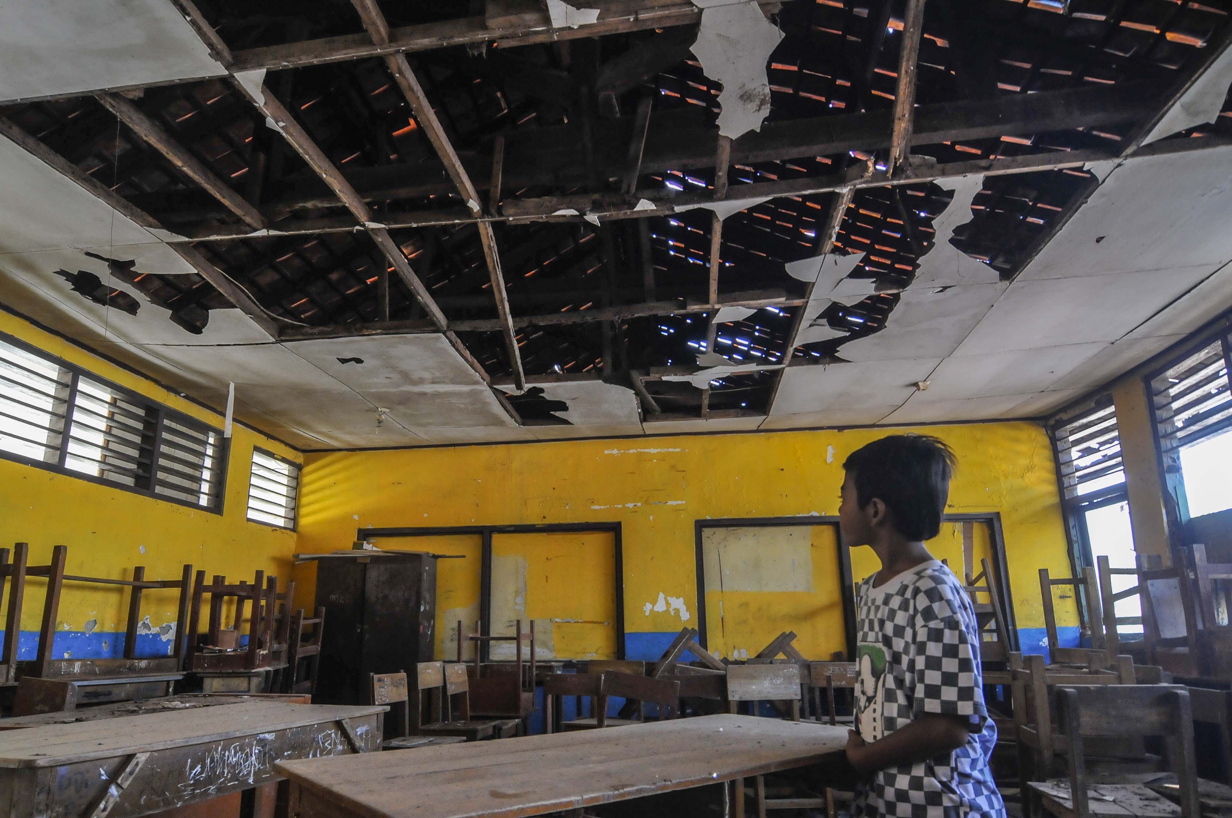Bangunan Sekolah Rusak di Tambun