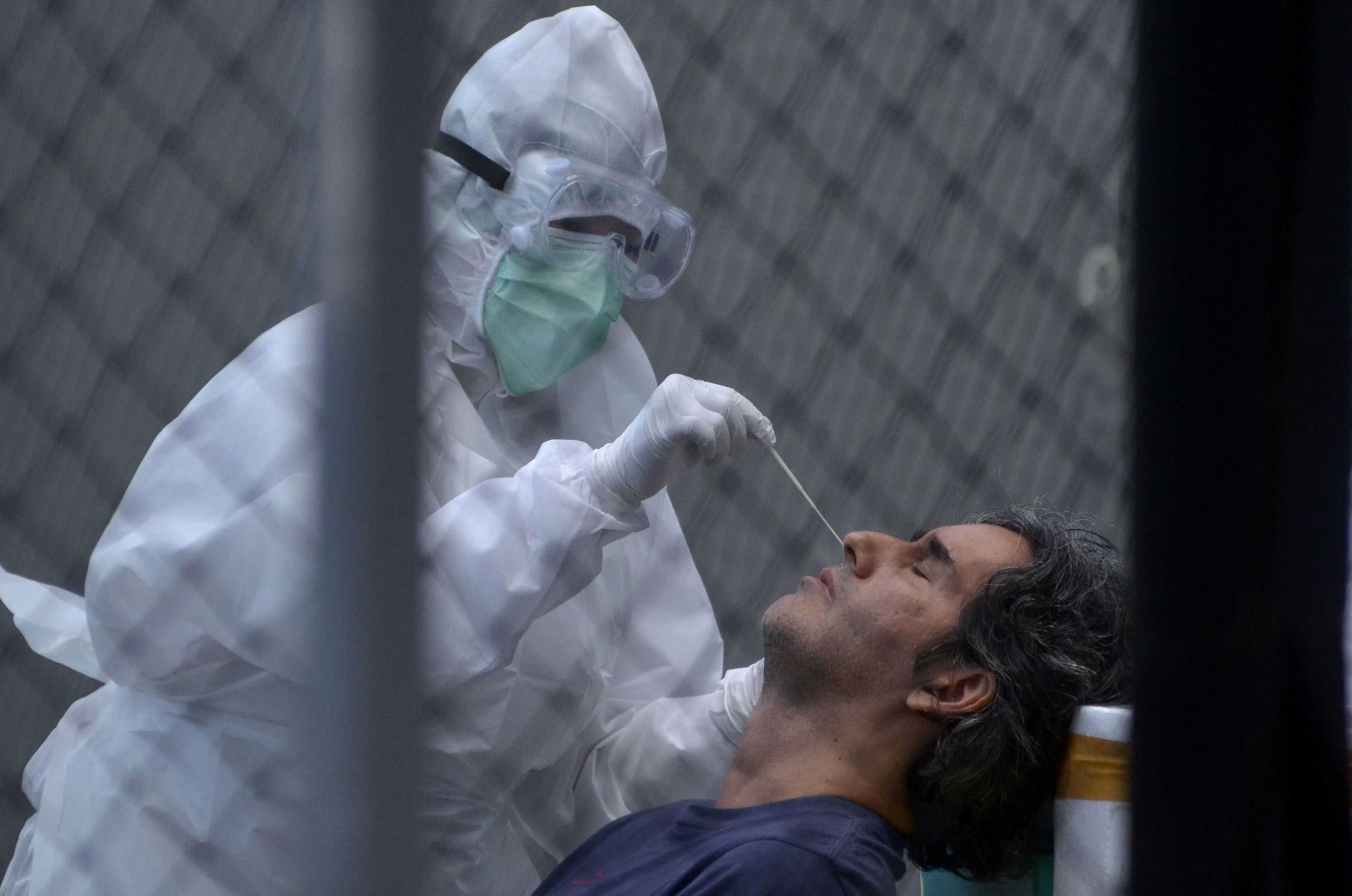 Pemain dan Ofisial Bali United Jalani Tes Usap Covid-19