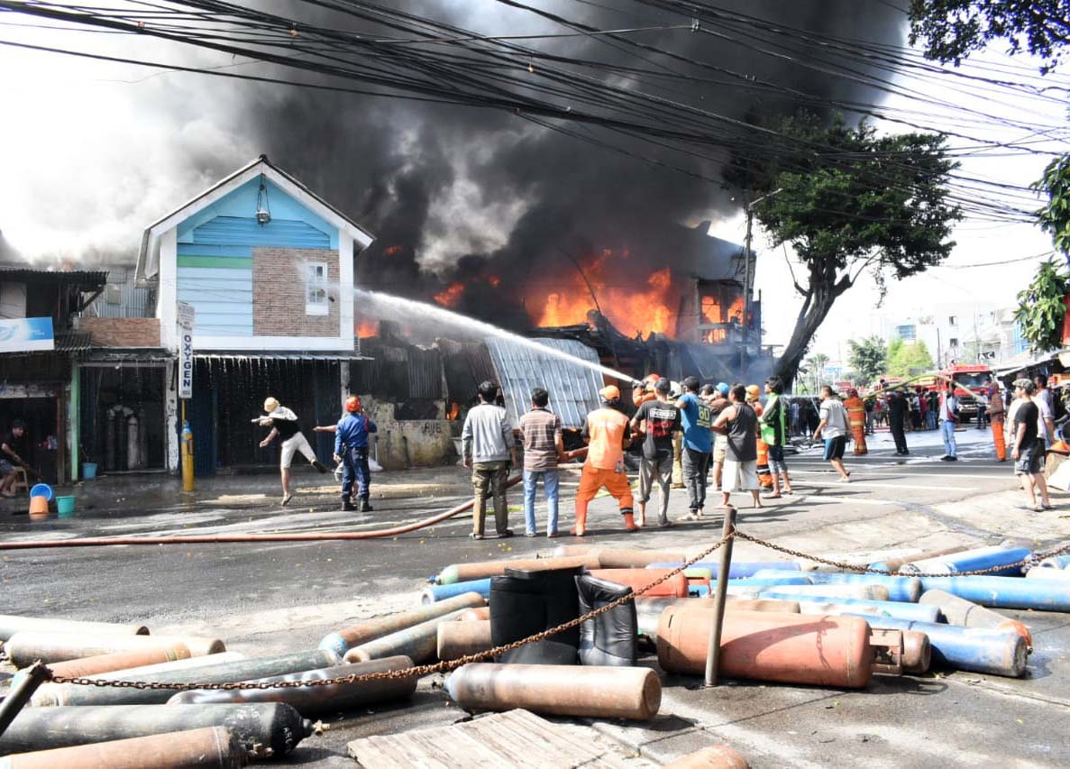 Kebakaran Kios Pedagang Meja Kursi Bekas 