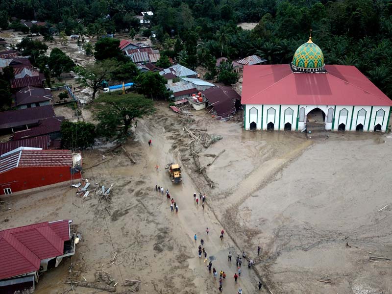 Kondisi Perkampungan Tertimbun Lumpur Banjir Bandang Masamba