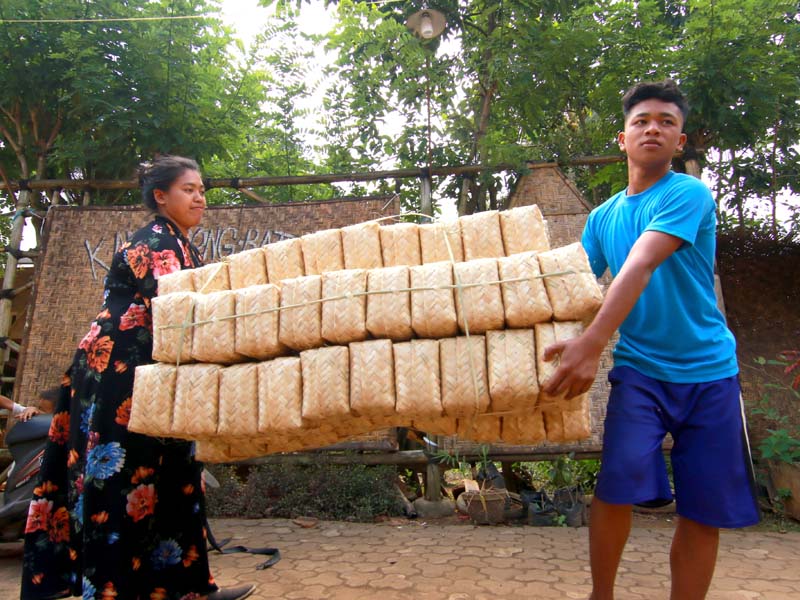 Besek Gratis untuk Bungkus Daging Kurban