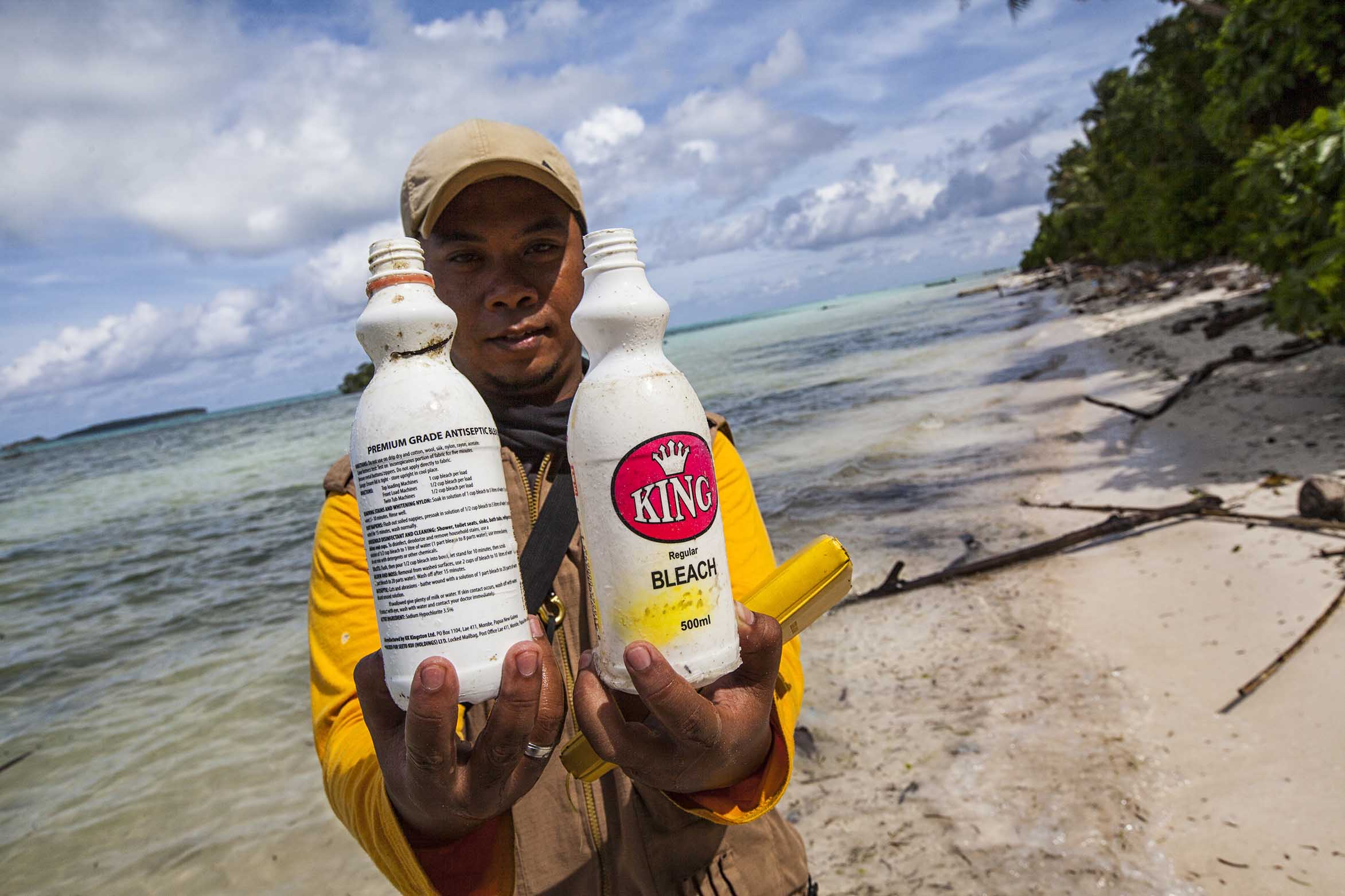 Surga yang Ternoda Plastik