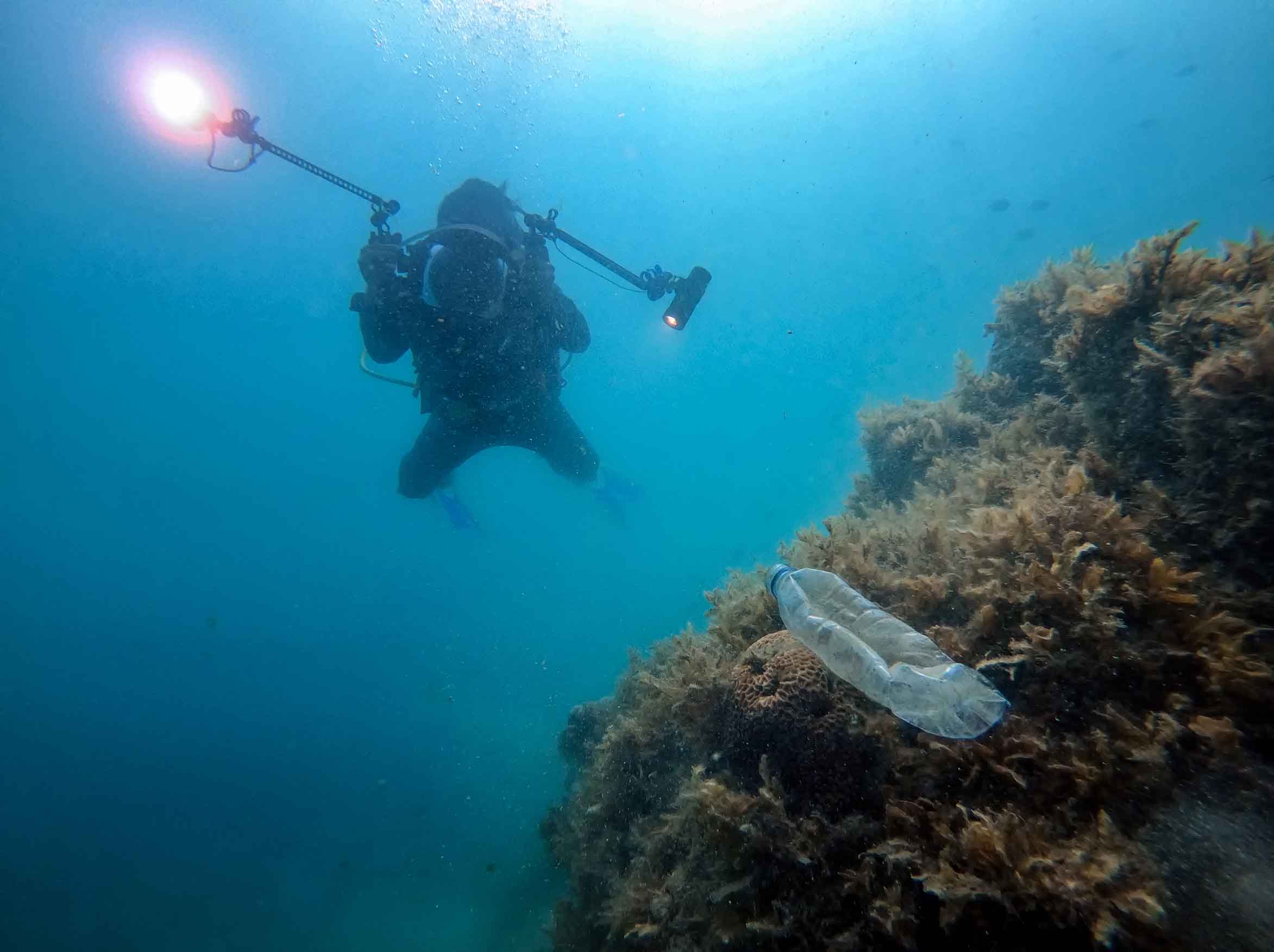 Surga yang Ternoda Plastik