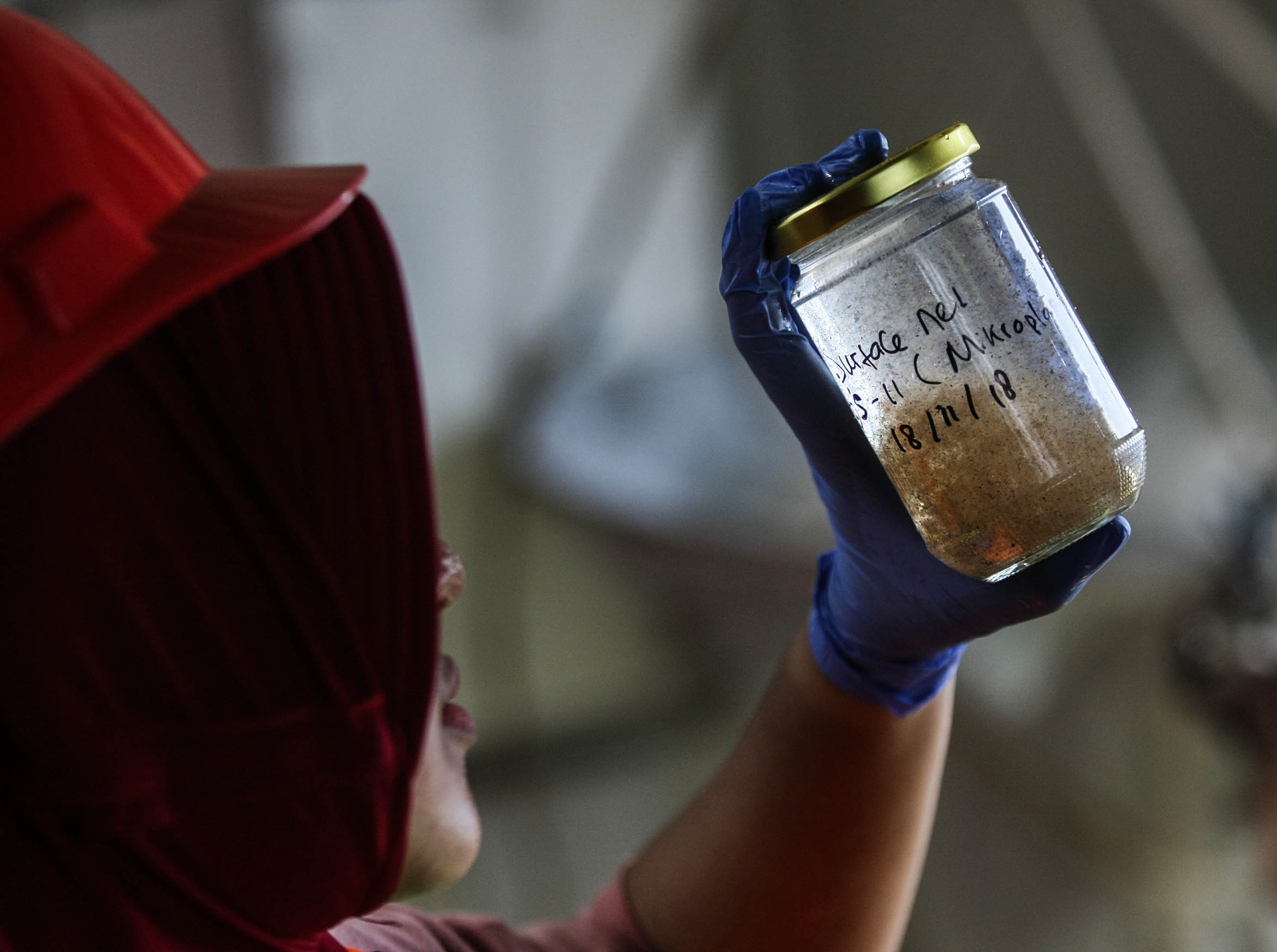 Surga yang Ternoda Plastik