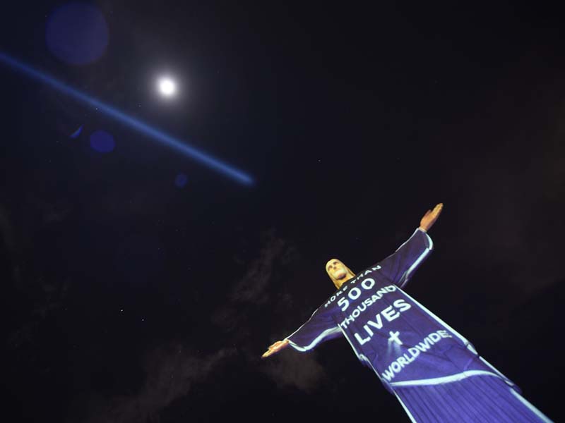 Penghormatan Kepada Korban Covid-19 di Brazil