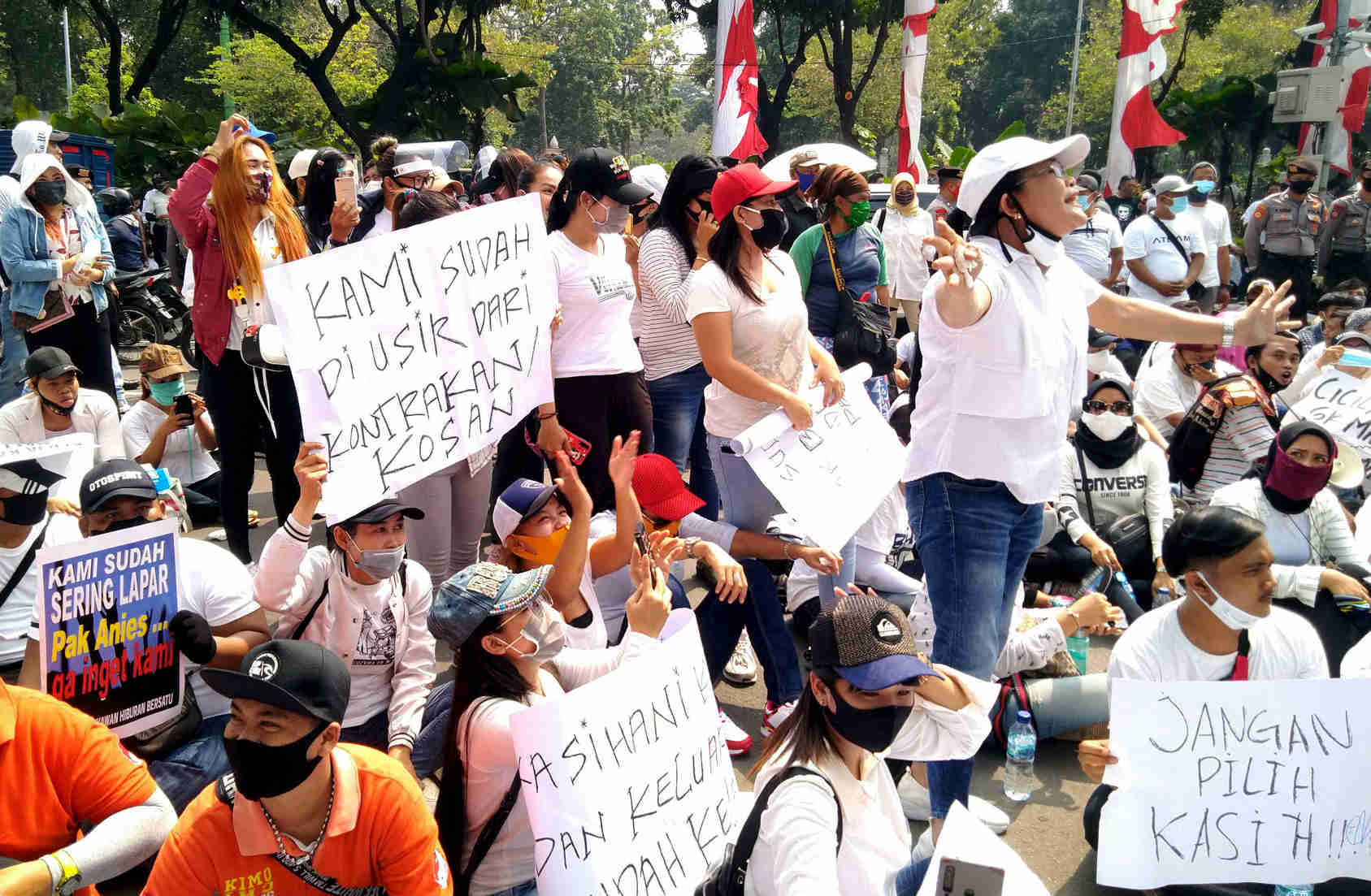 Pekerja Dunia Hiburan Protes Anies 