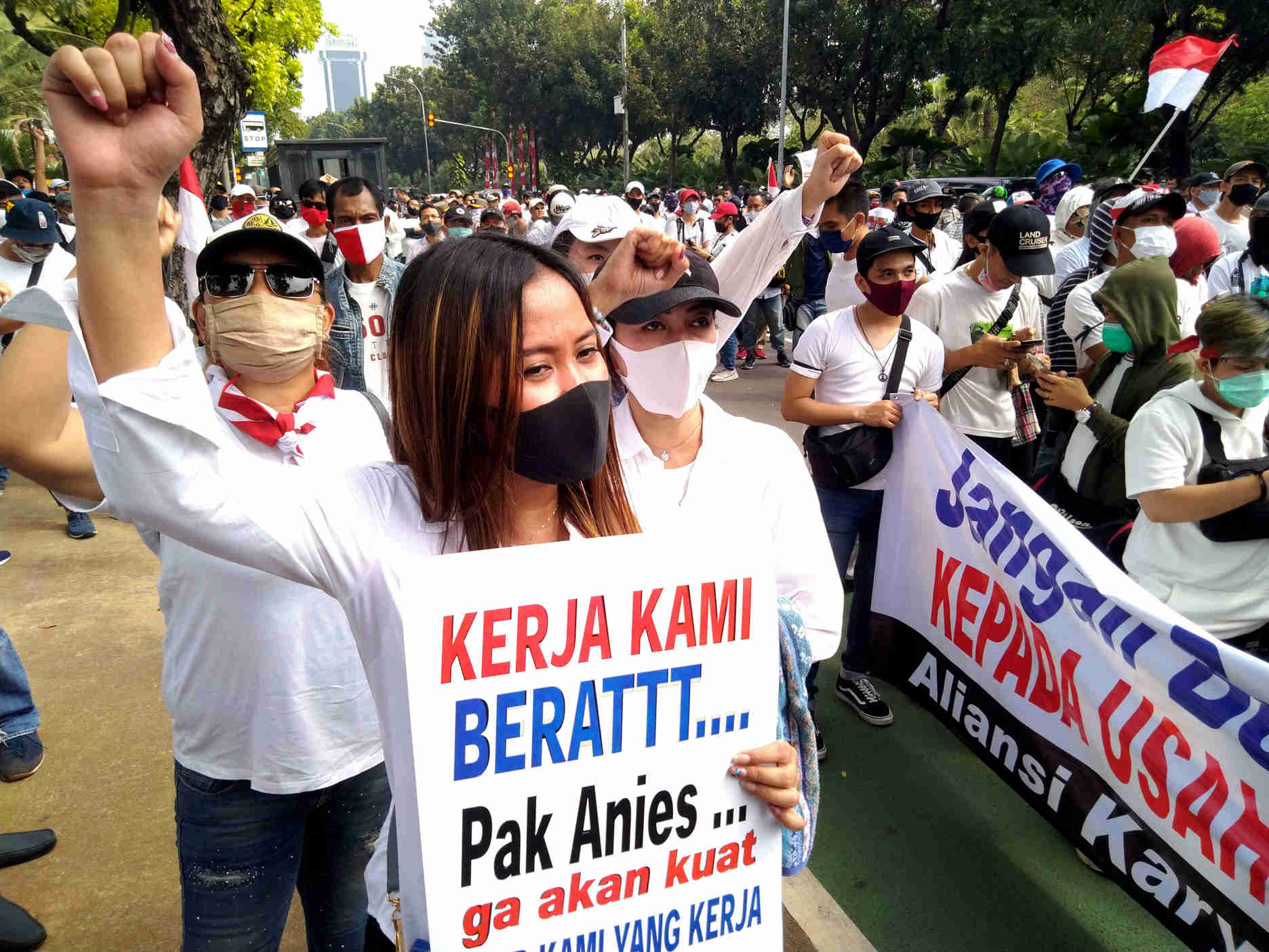 Pekerja Dunia Hiburan Protes Anies 