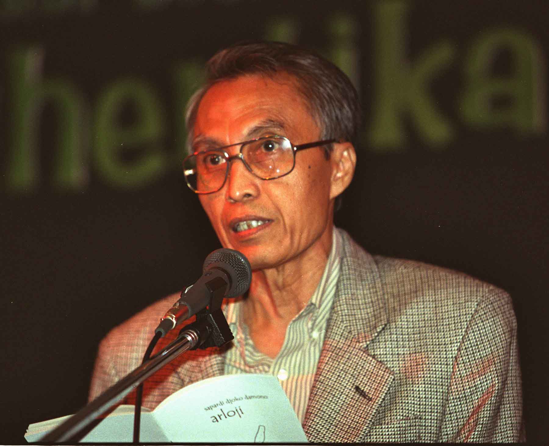 Sastrawan Sapardi Djoko Damono Meninggal Dunia