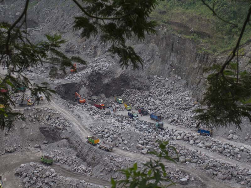 Imbau Penambang Pasir Gunung Merapi