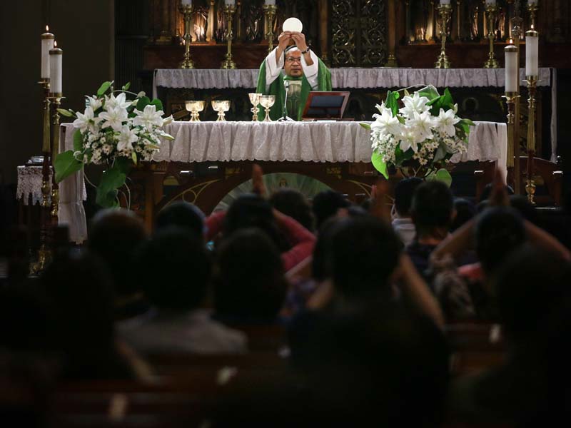 Gereja Katedral Kembali Menggelar Misa 