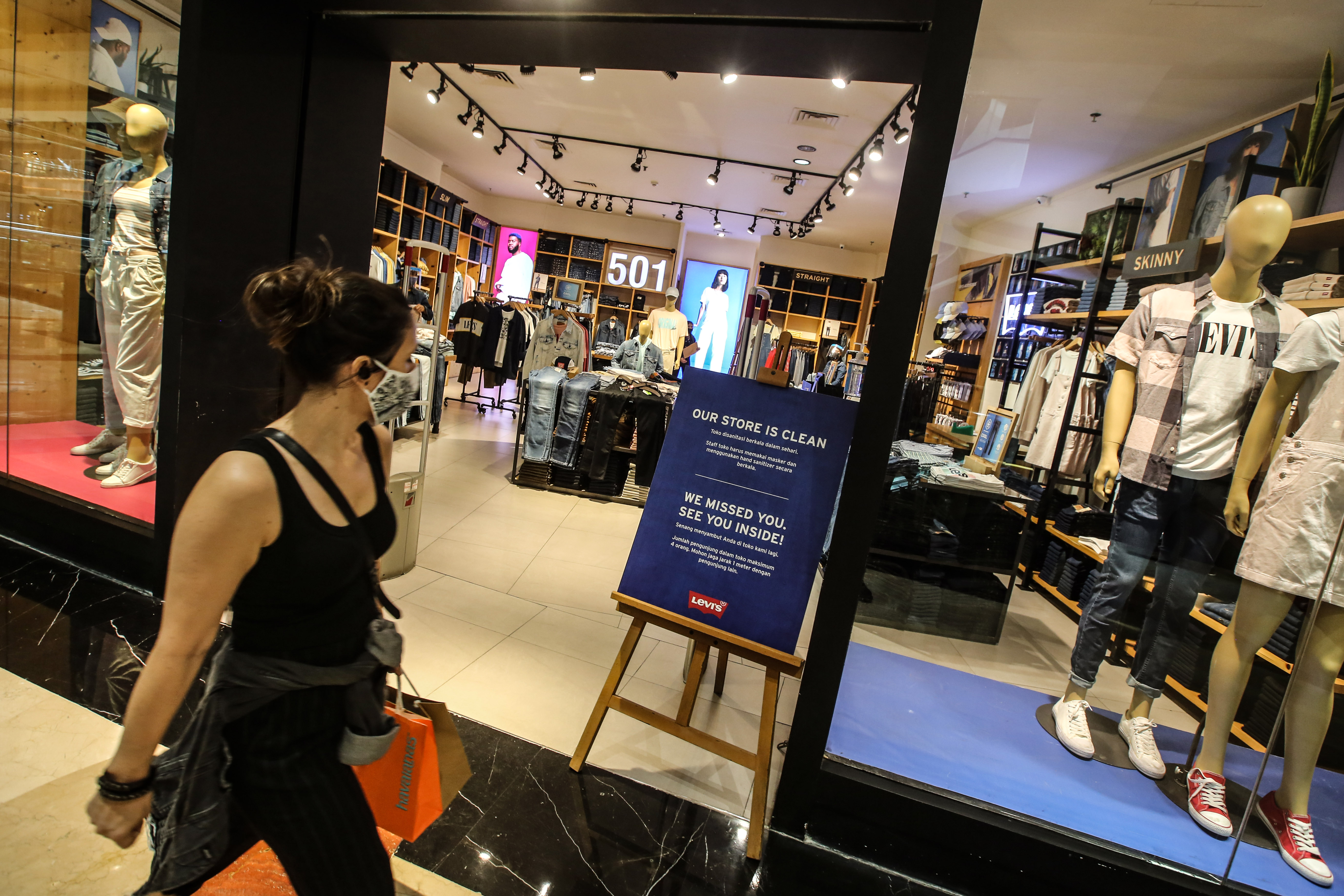 Anjlok Penjualan Dampak Pandemi, Levi's Kurangi Pegawai Kantor
