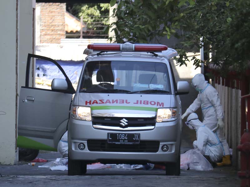 Evakuasi Jenazah Pasien Covid-19 di RSU Haji