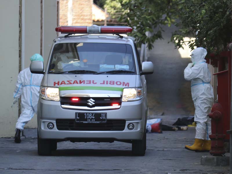 Evakuasi Jenazah Pasien Covid-19 di RSU Haji