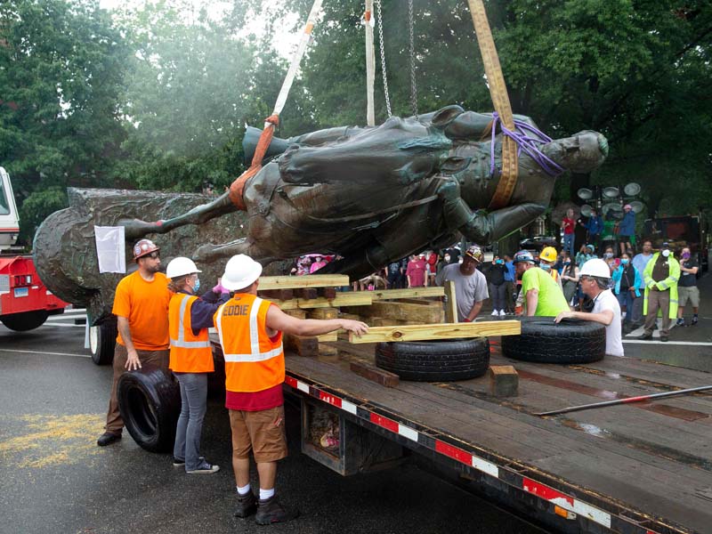 Melepaskan Patung Thomas Stonewall Jackson