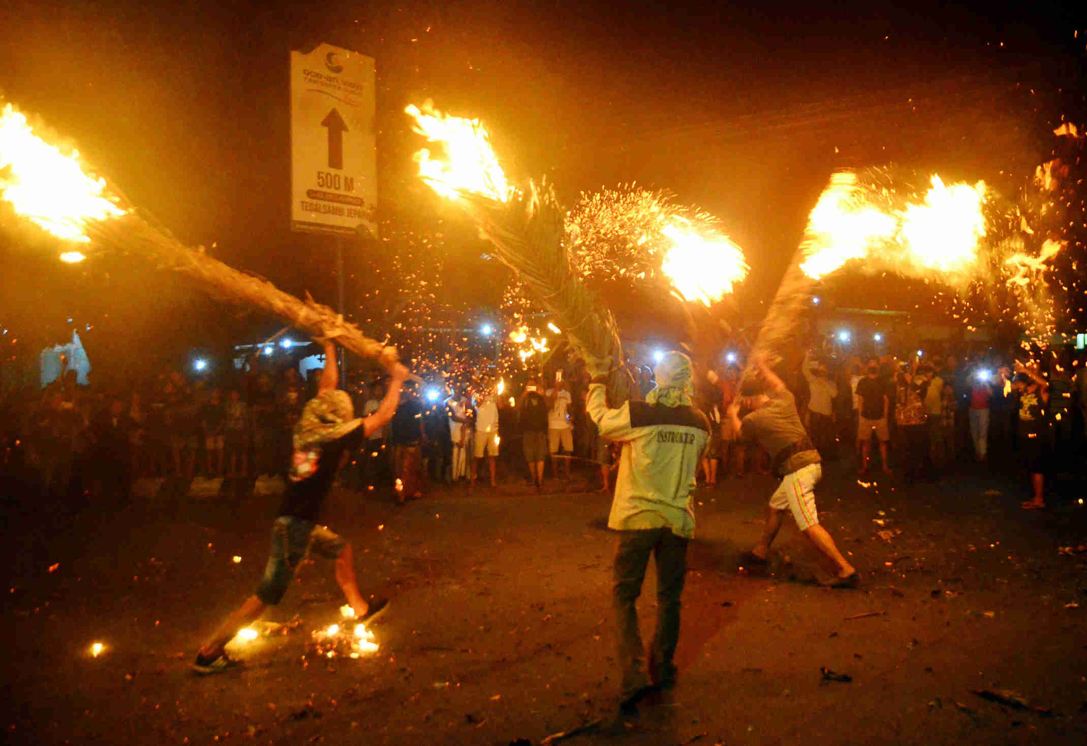 Tradis Perang Obor Sebagai Wujud Syukur 