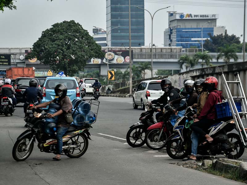 Pengendara Motor Lawan Arus