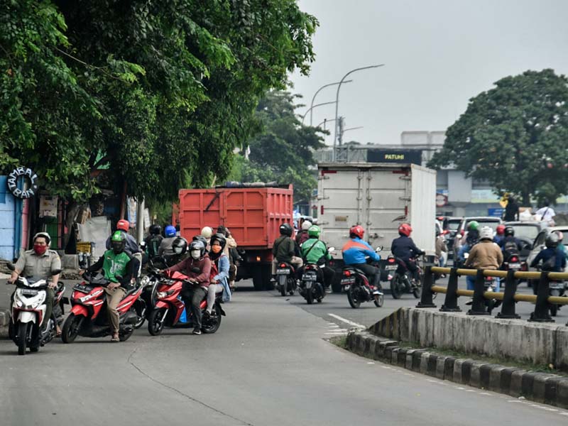 Pengendara Motor Lawan Arus
