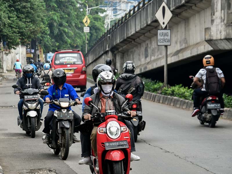 Pengendara Motor Lawan Arus