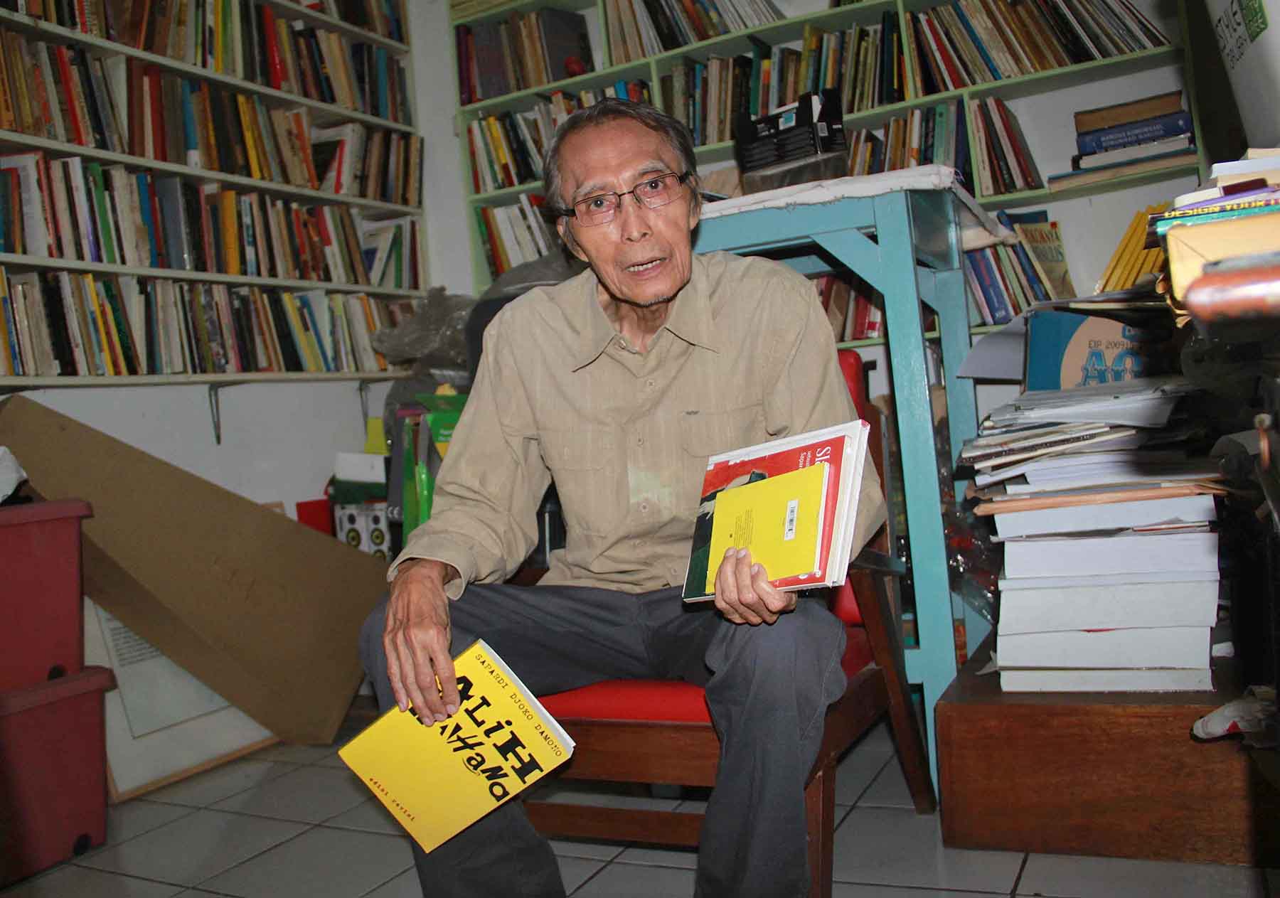 Sastrawan Sapardi Djoko Damono Meninggal Dunia