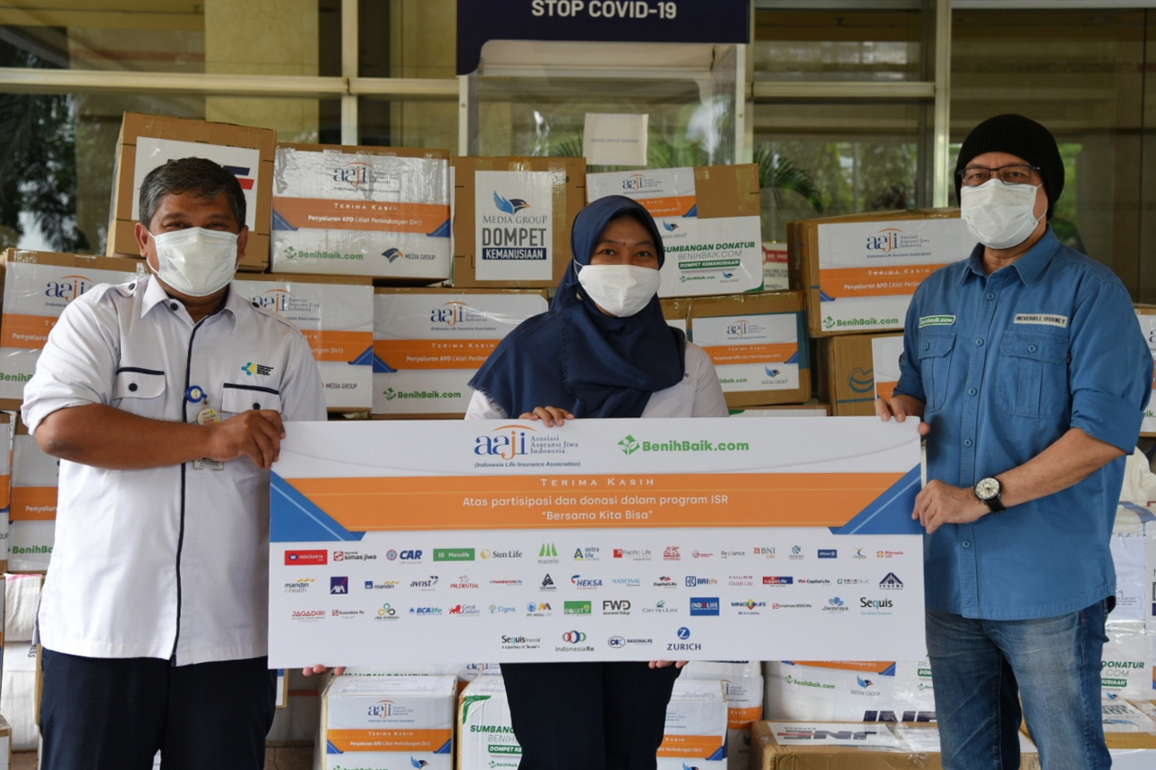 Media Group Salurkan Bantuan APD dari AAJI ke Rumah Sakit