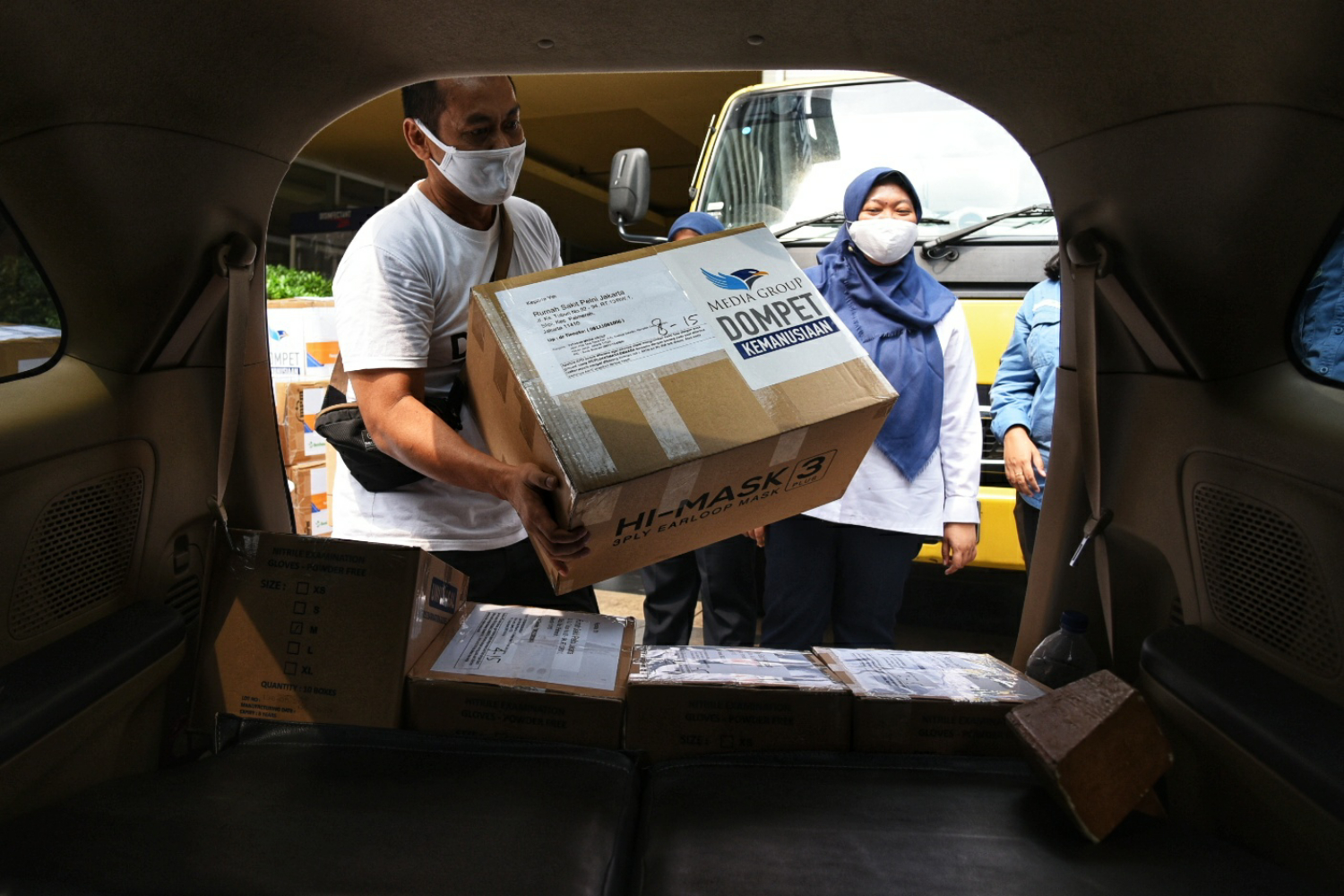 Media Group Salurkan Bantuan APD dari AAJI ke Rumah Sakit