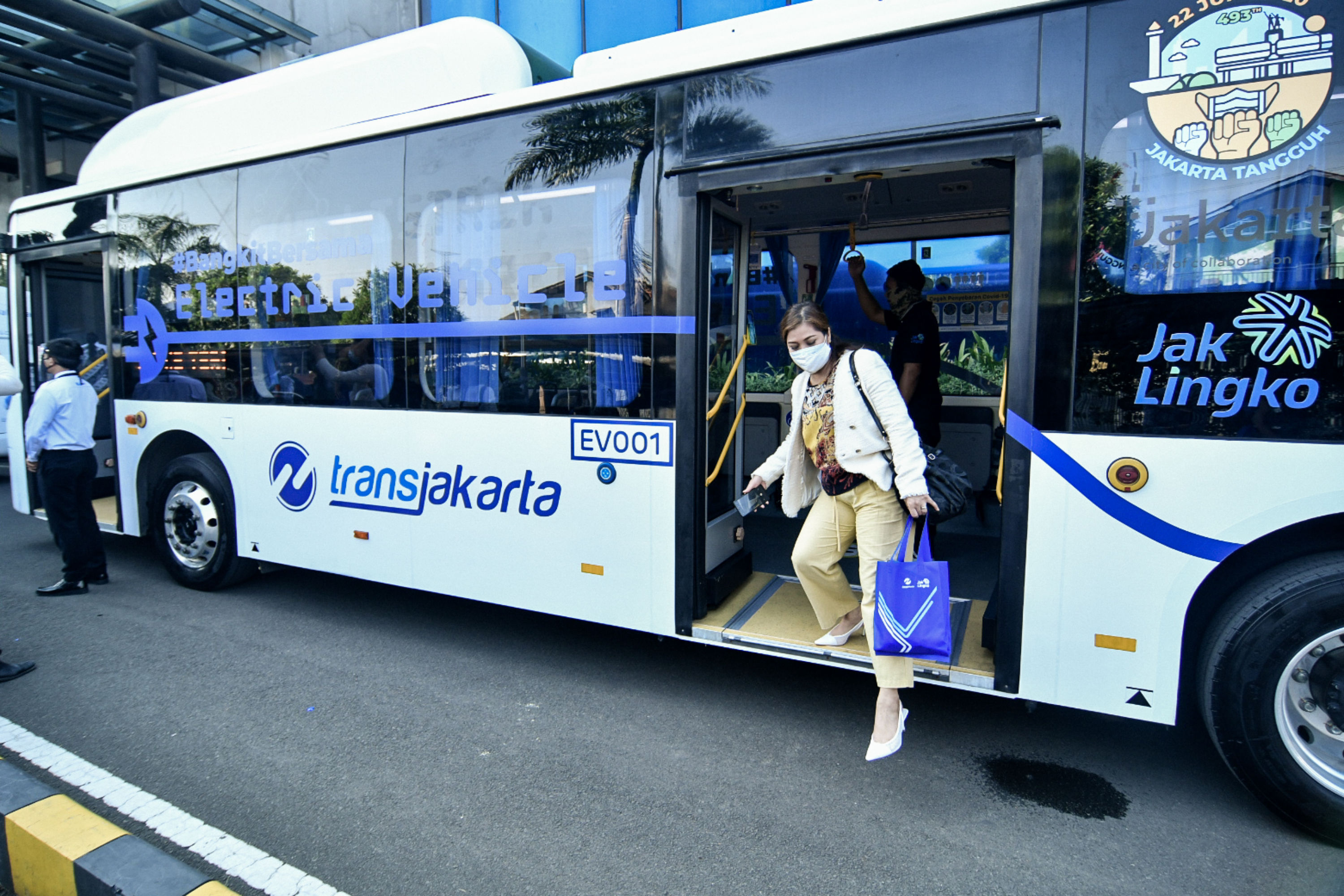  Uji Coba Bus Listrik