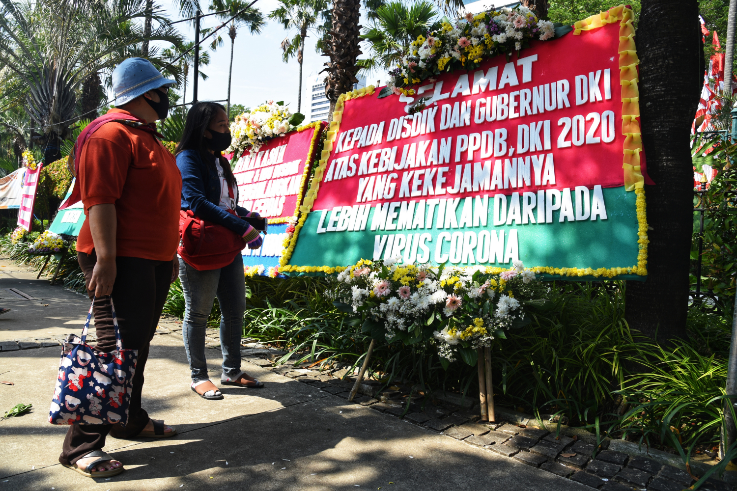 Ungkapkan Kekecewaan Dengan Karangan Bunga 