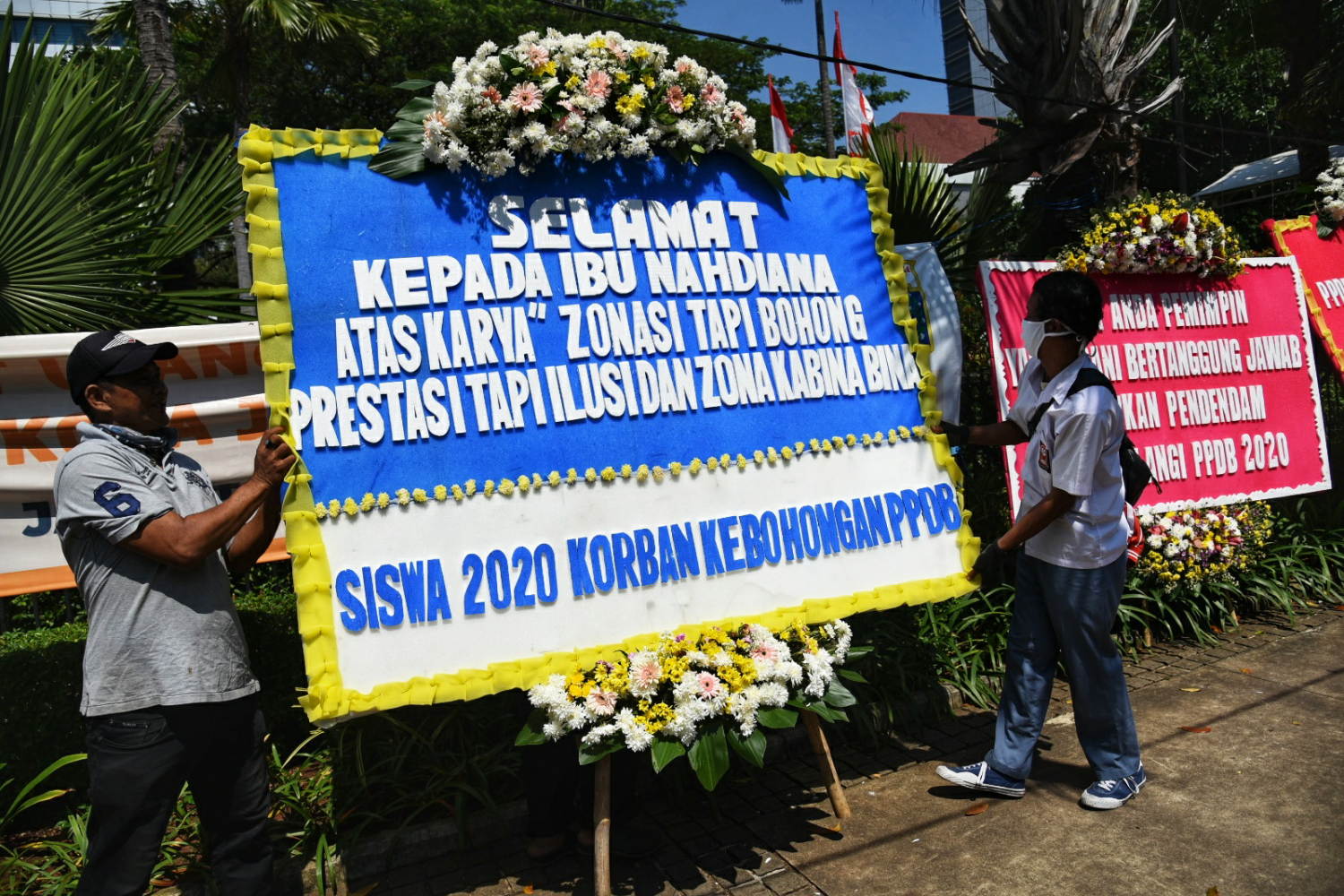 Ungkapkan Kekecewaan Dengan Karangan Bunga 