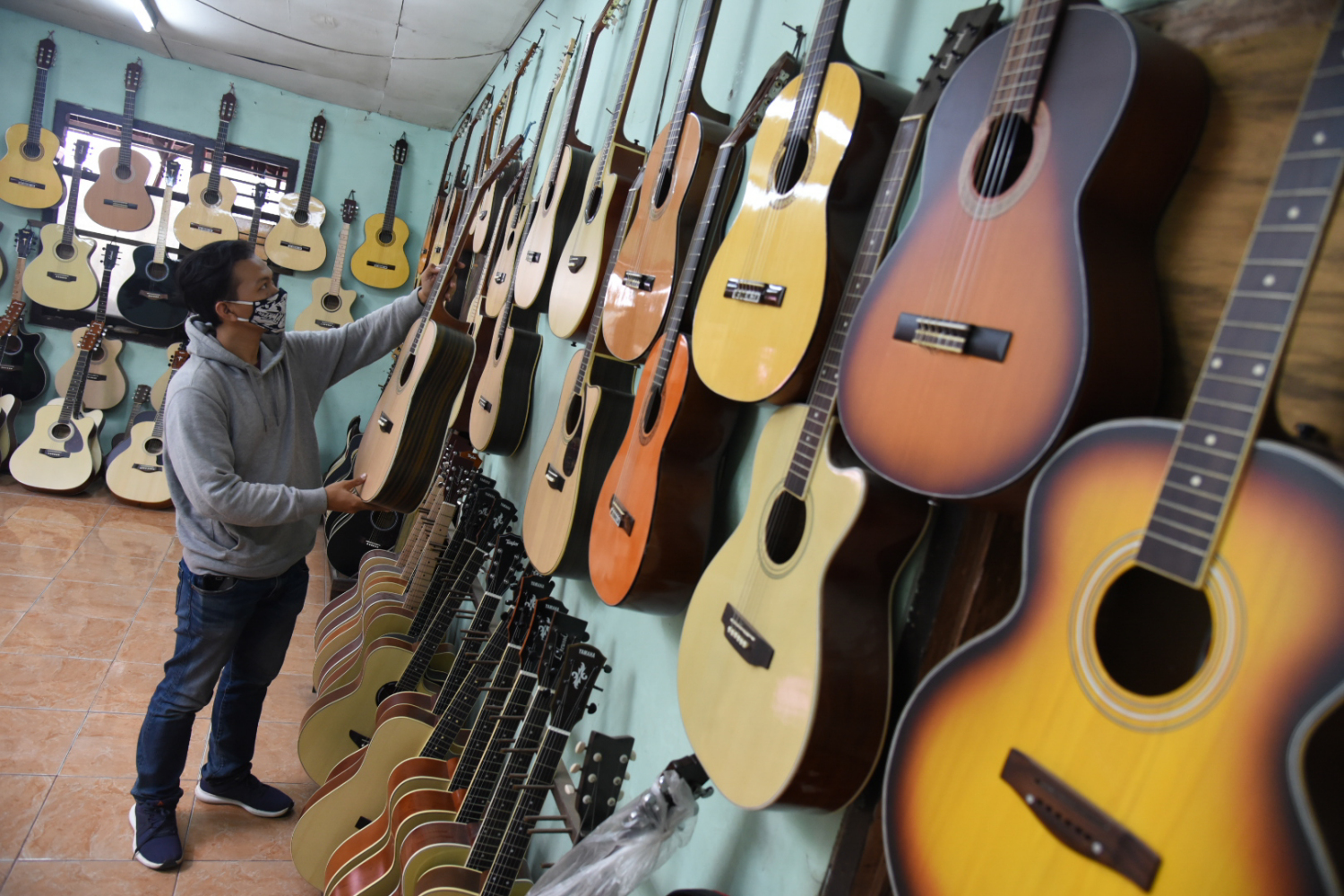 Usaha Reparasi Gitar