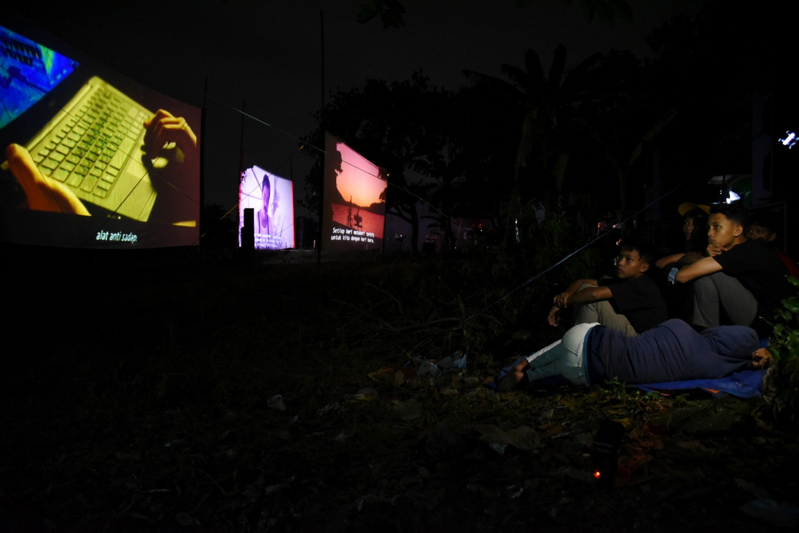 Layar Tancap Alternatif Hiburan Warga