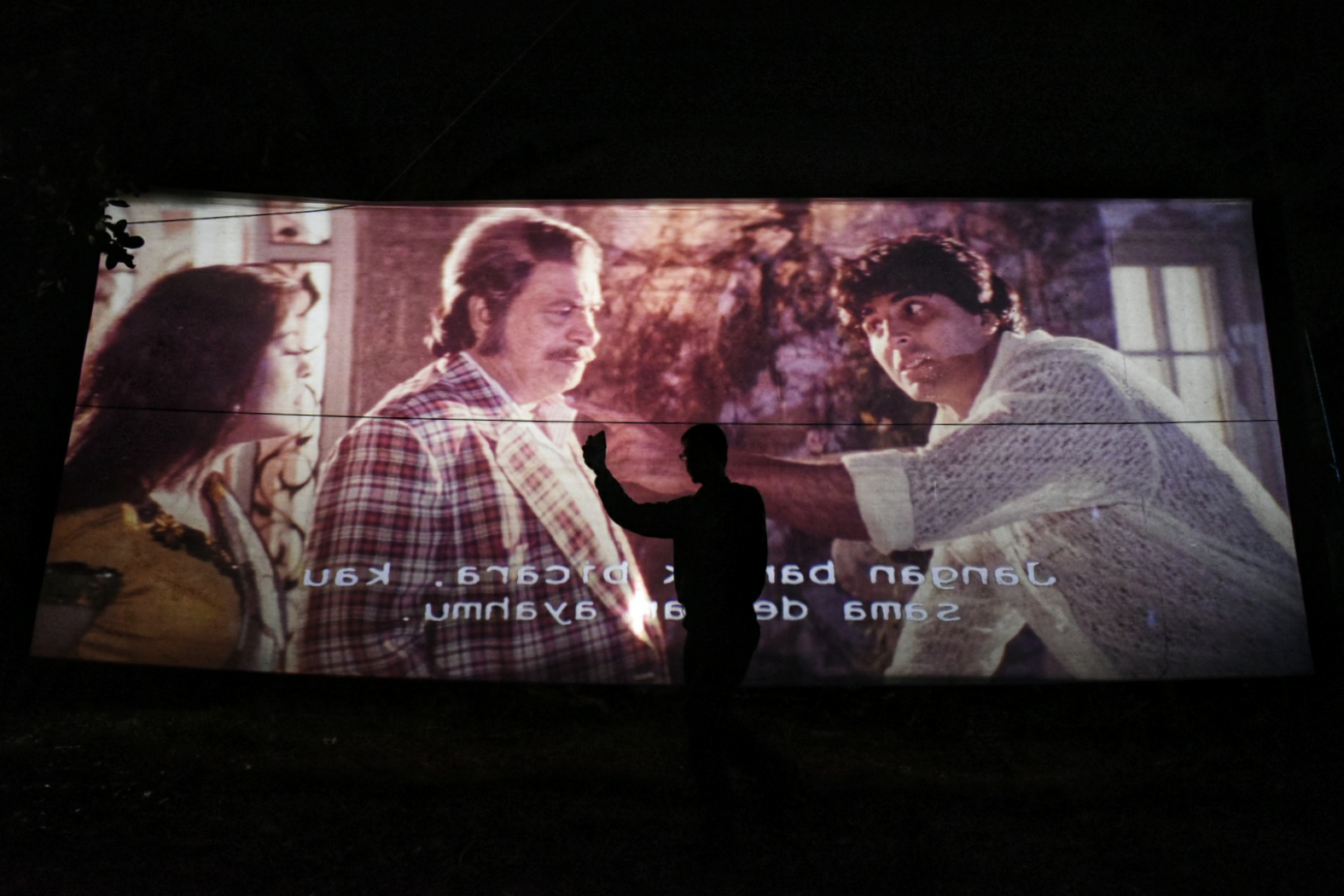 Layar Tancap Alternatif Hiburan Warga