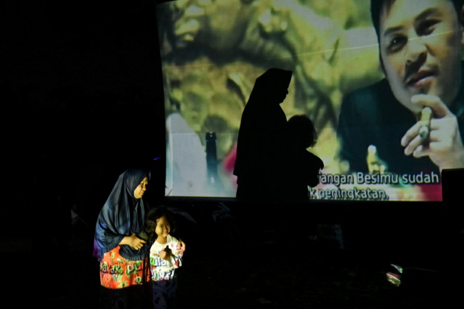 Layar Tancap Alternatif Hiburan Warga