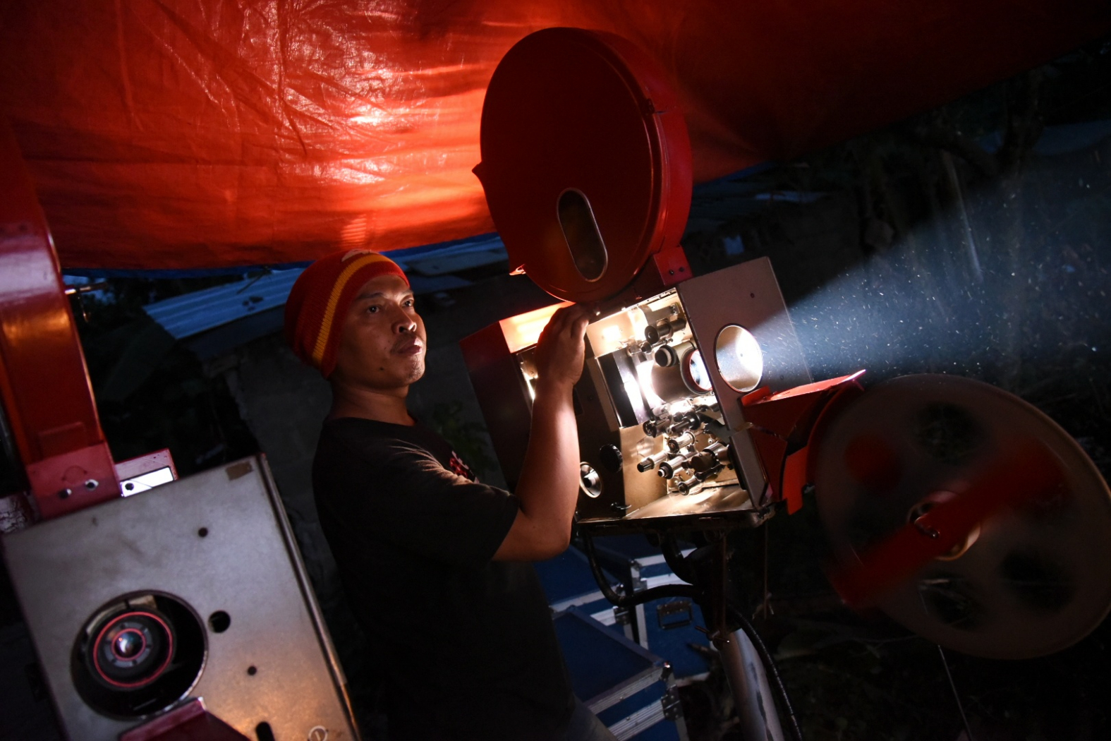 Layar Tancap Alternatif Hiburan Warga