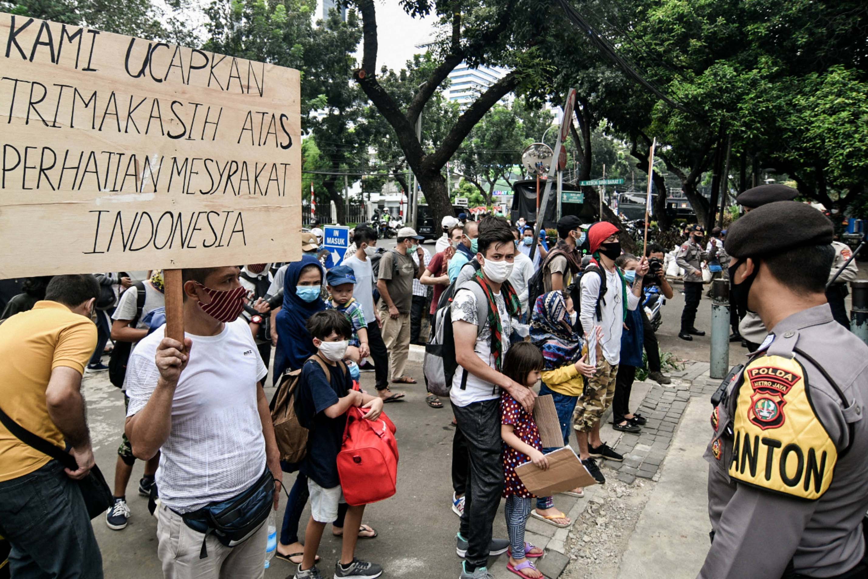 Meminta Kejelasan Nasib Pencari Suaka di Indonesia