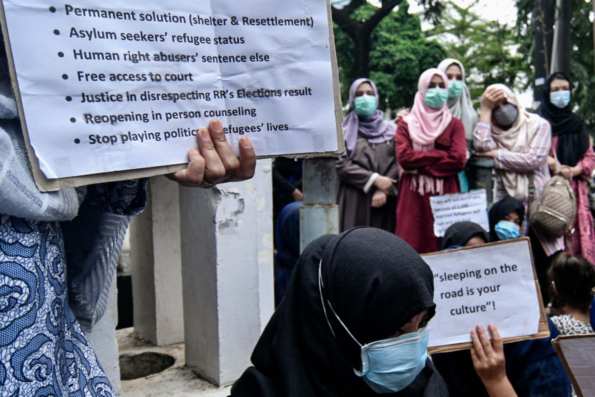 Meminta Kejelasan Nasib Pencari Suaka di Indonesia