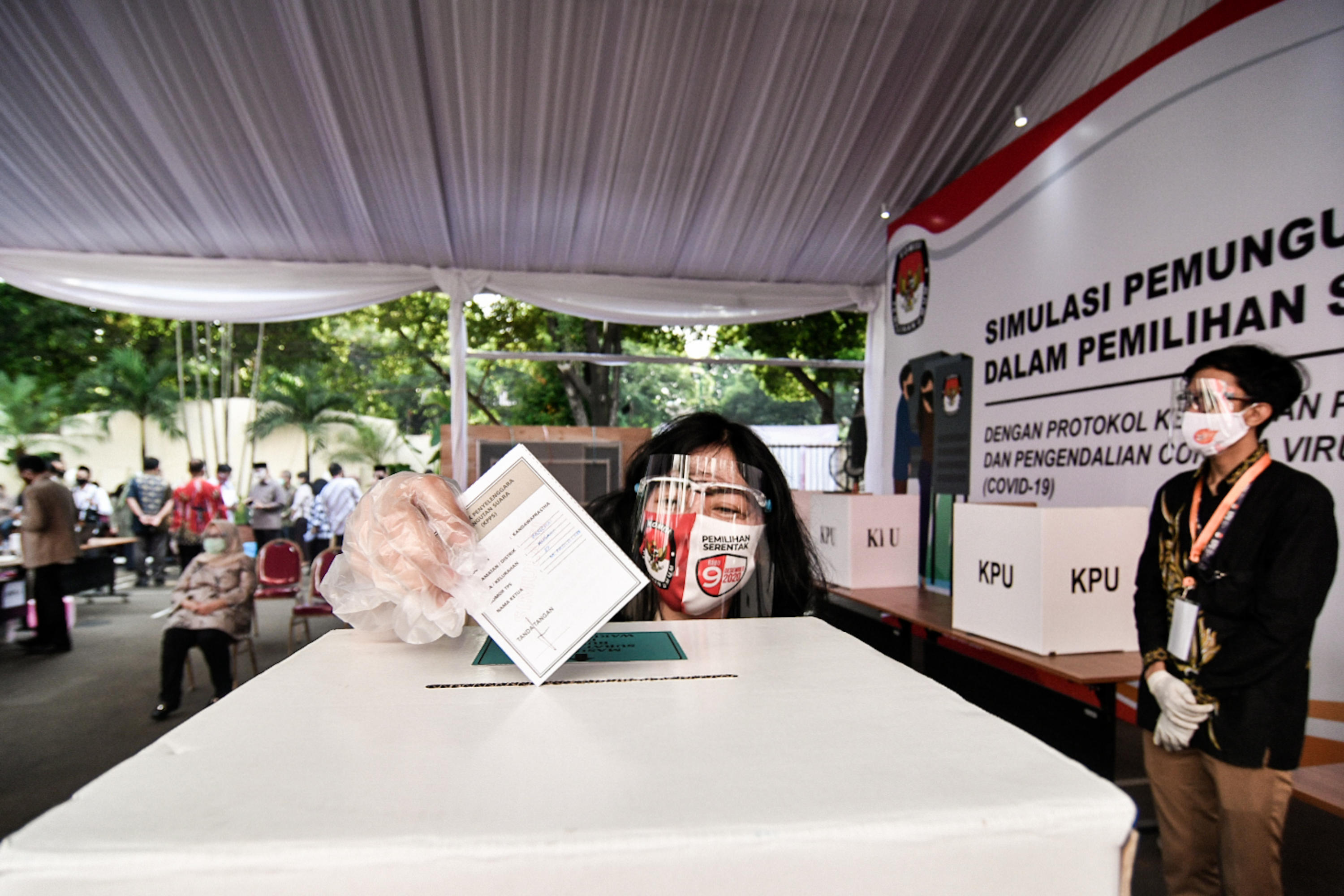 Simulasi Pemungutan Suara di TPS dengan Protokol Kesehatan