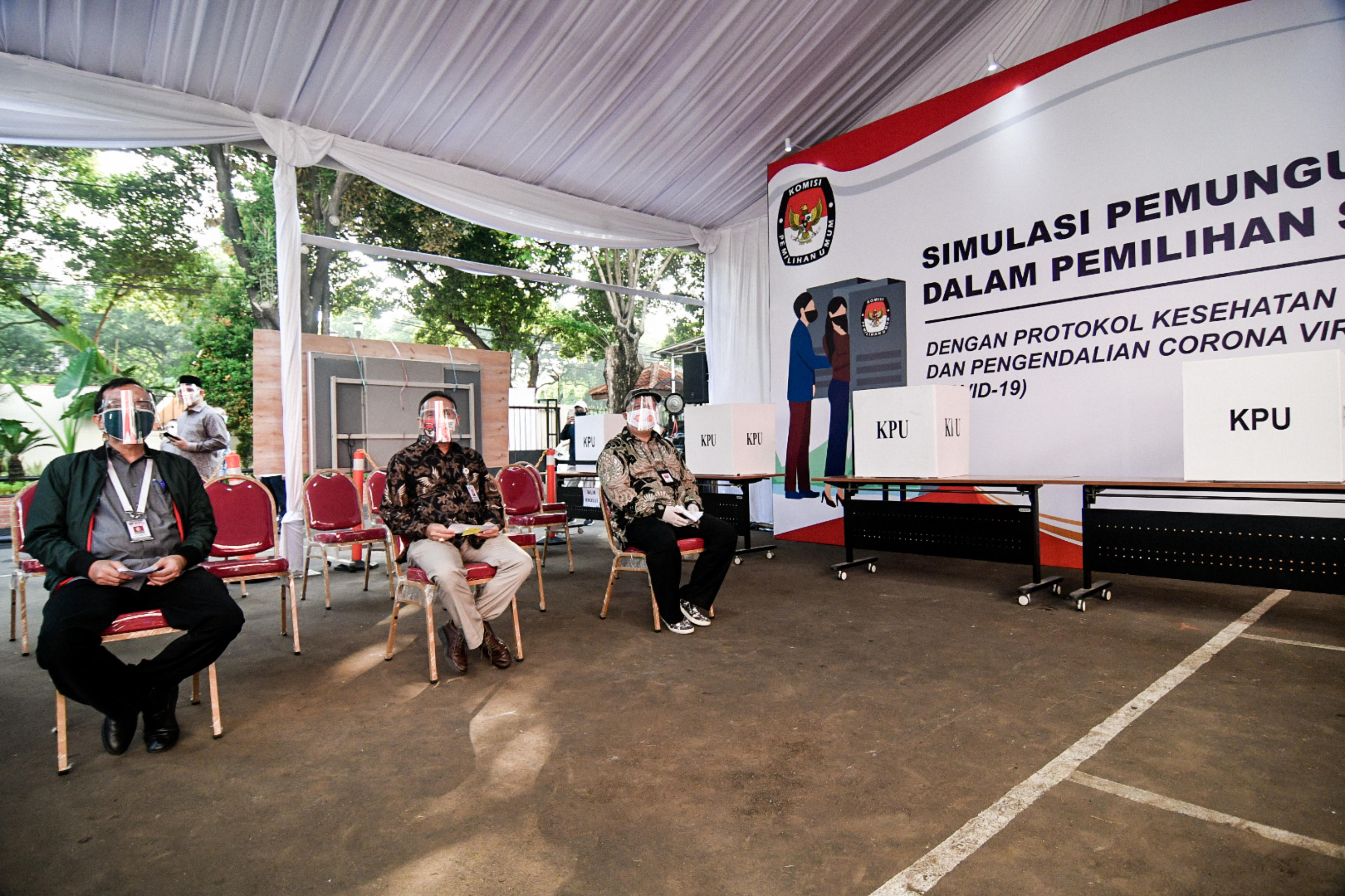 Simulasi Pemungutan Suara di TPS dengan Protokol Kesehatan