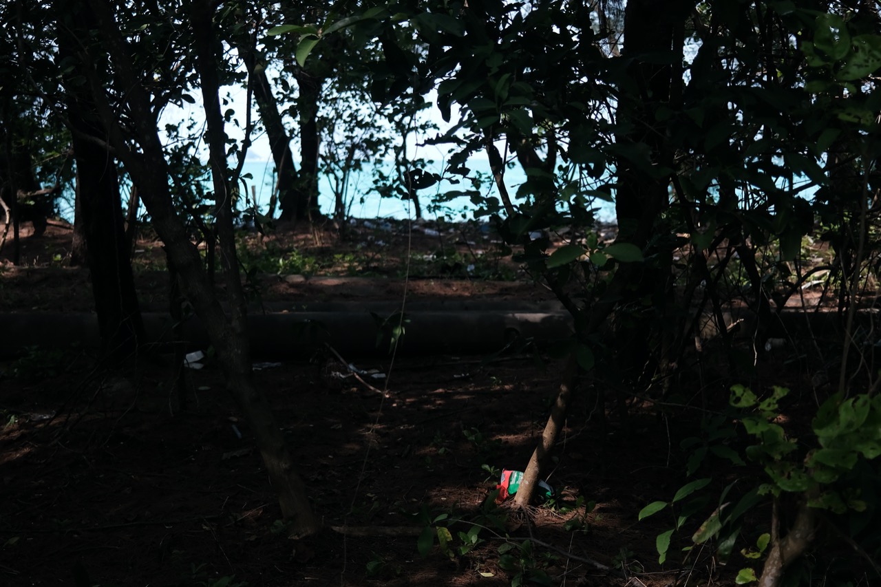 Sampah Plastik di Bawah Laut dan Pesisir Pulau Air Jakarta