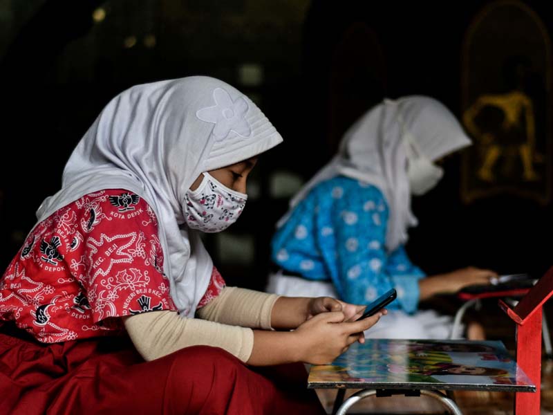 Wifi Gratis Untuk Pelajar dari Warga