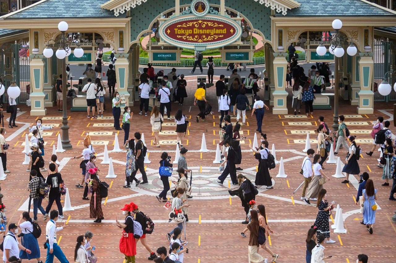Tokyo Disneyland Di Buka Kembali
