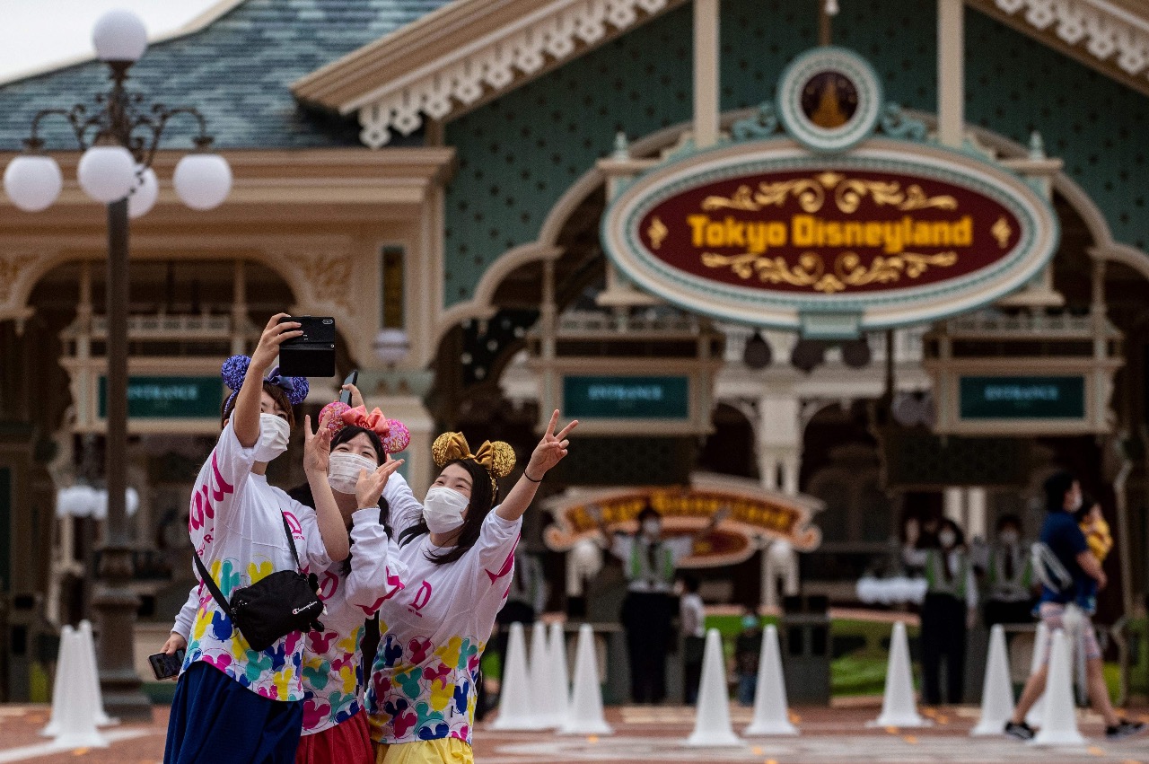 Tokyo Disneyland Di Buka Kembali
