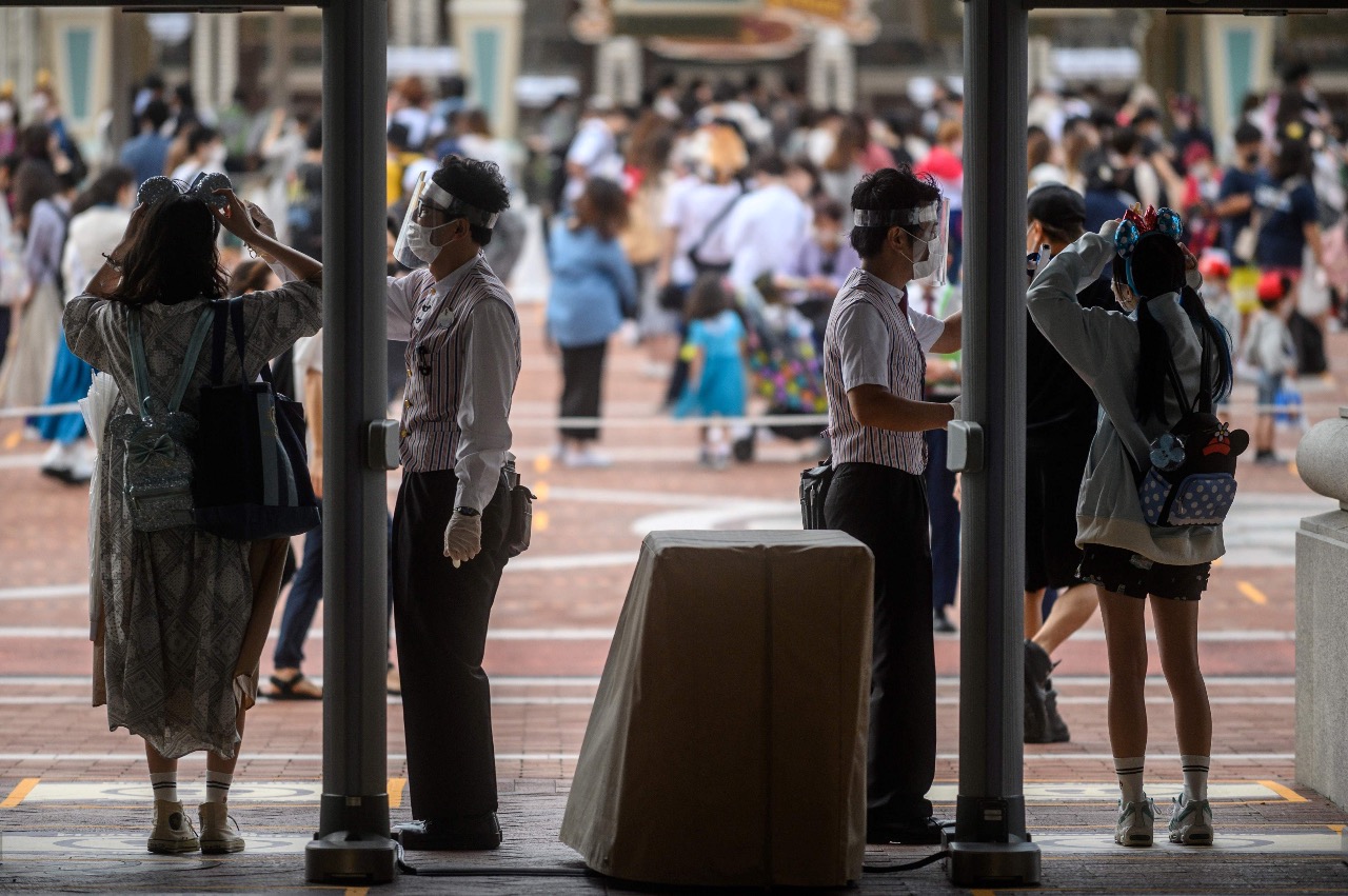 Tokyo Disneyland Di Buka Kembali