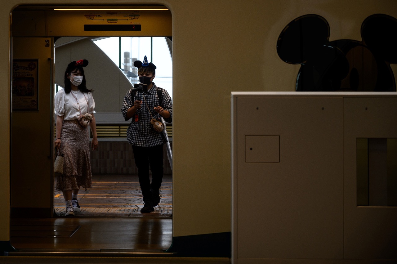 Tokyo Disneyland Di Buka Kembali