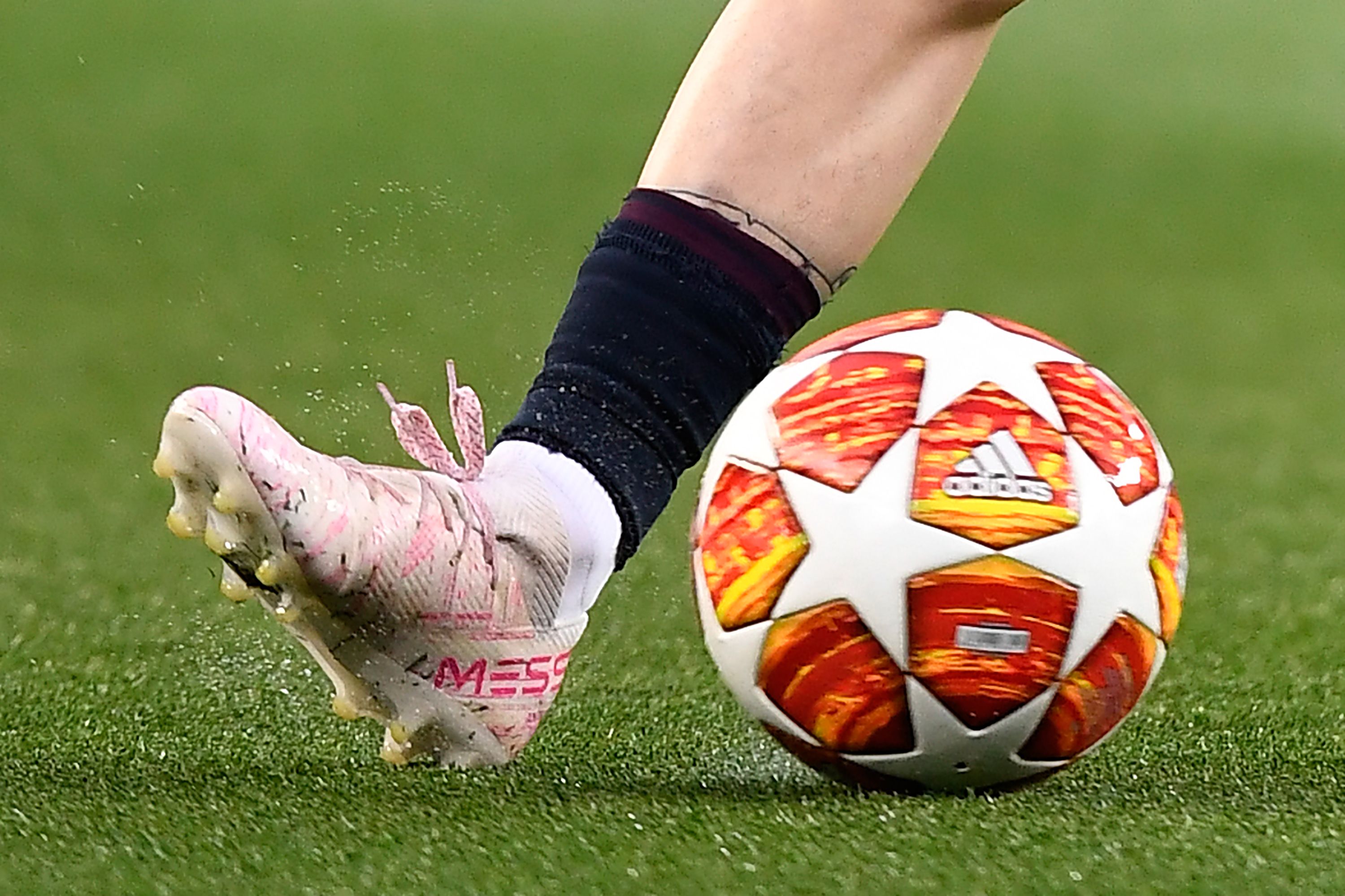 Menunggu Waktu Messi Tinggalkan Barcelona