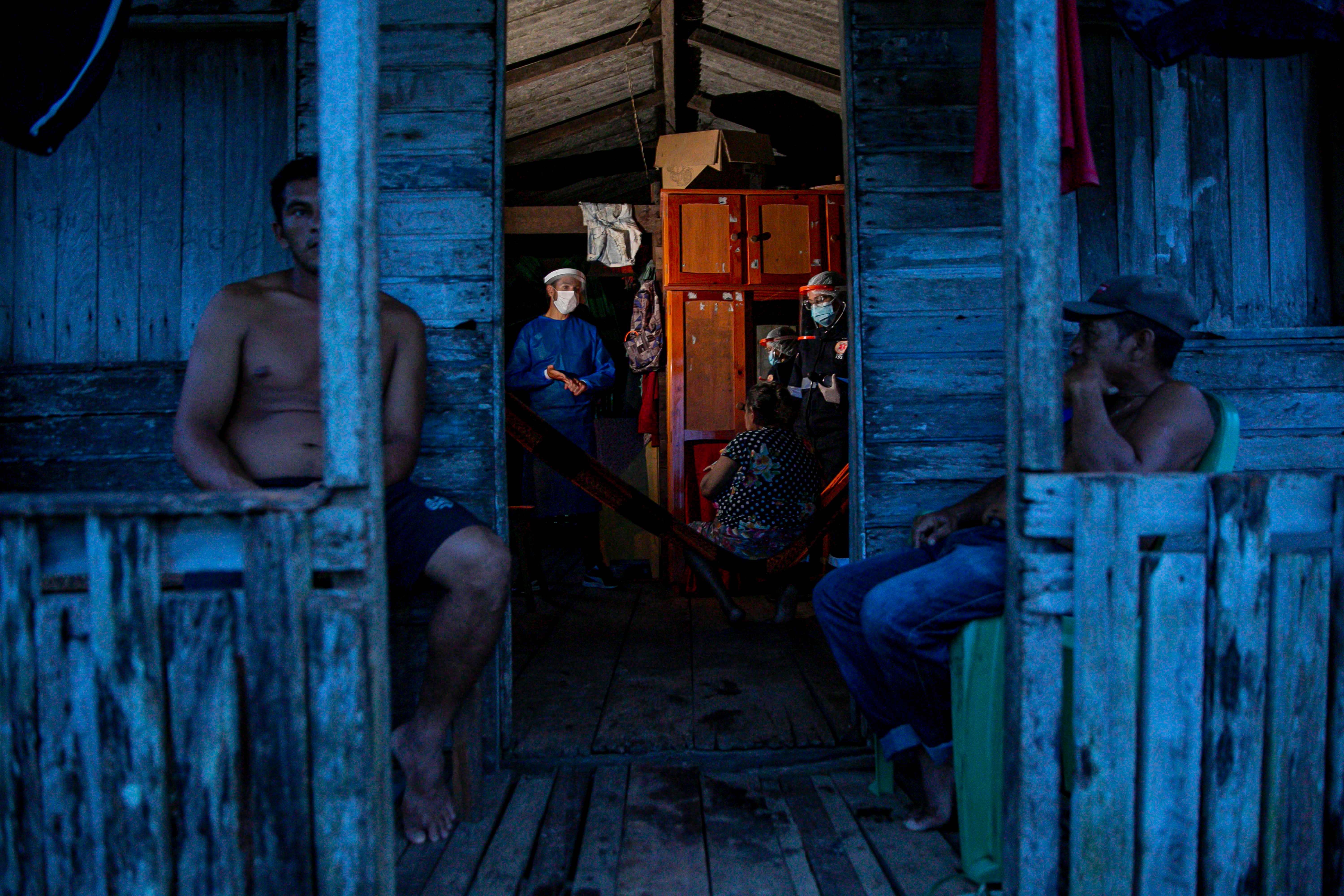 Covid-19 dan Kehilangan Tempat Tinggal Suku Pedalaman Amazon